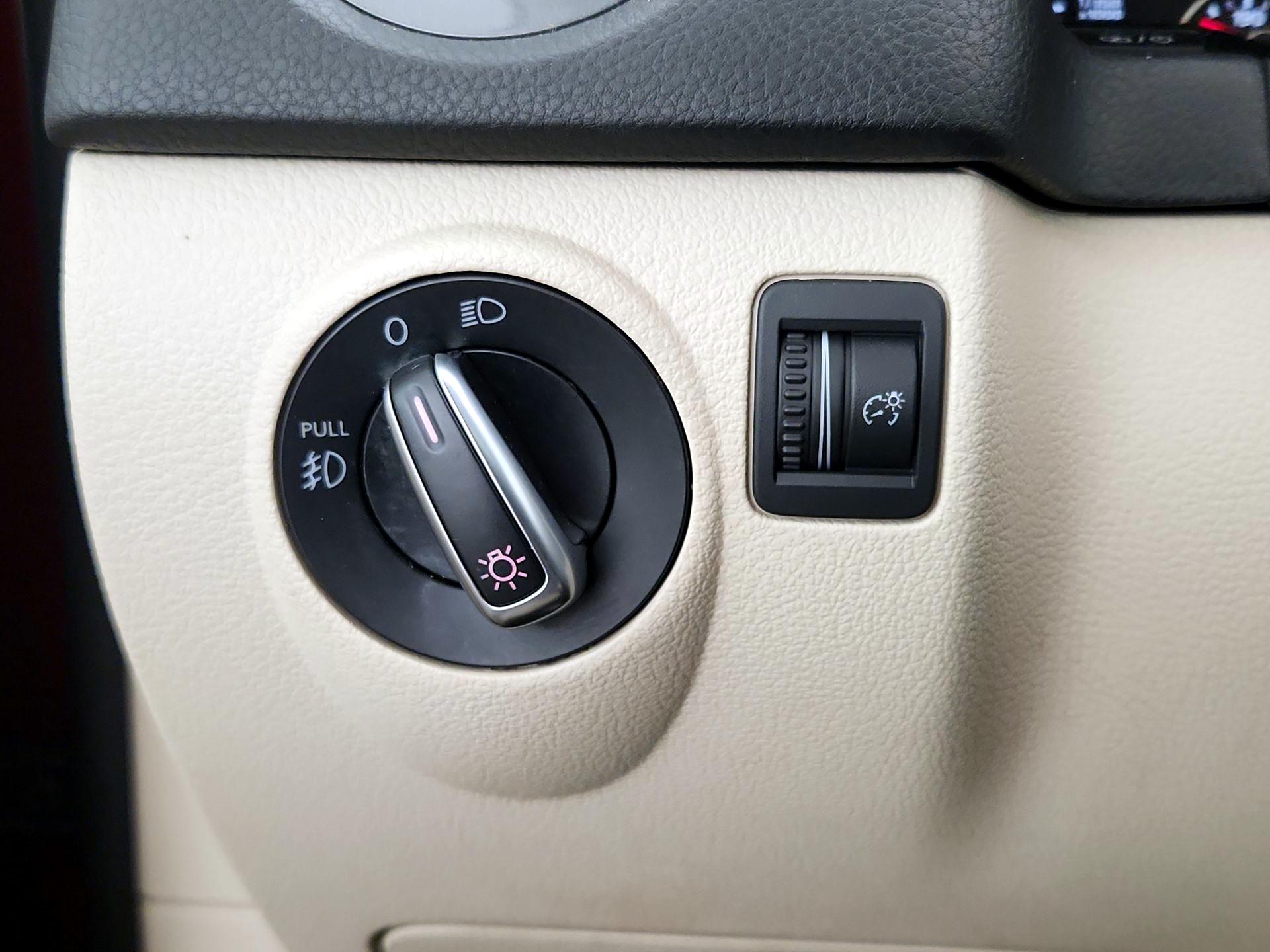 Thumbnail: 2015 Volkswagen Tiguan - 13