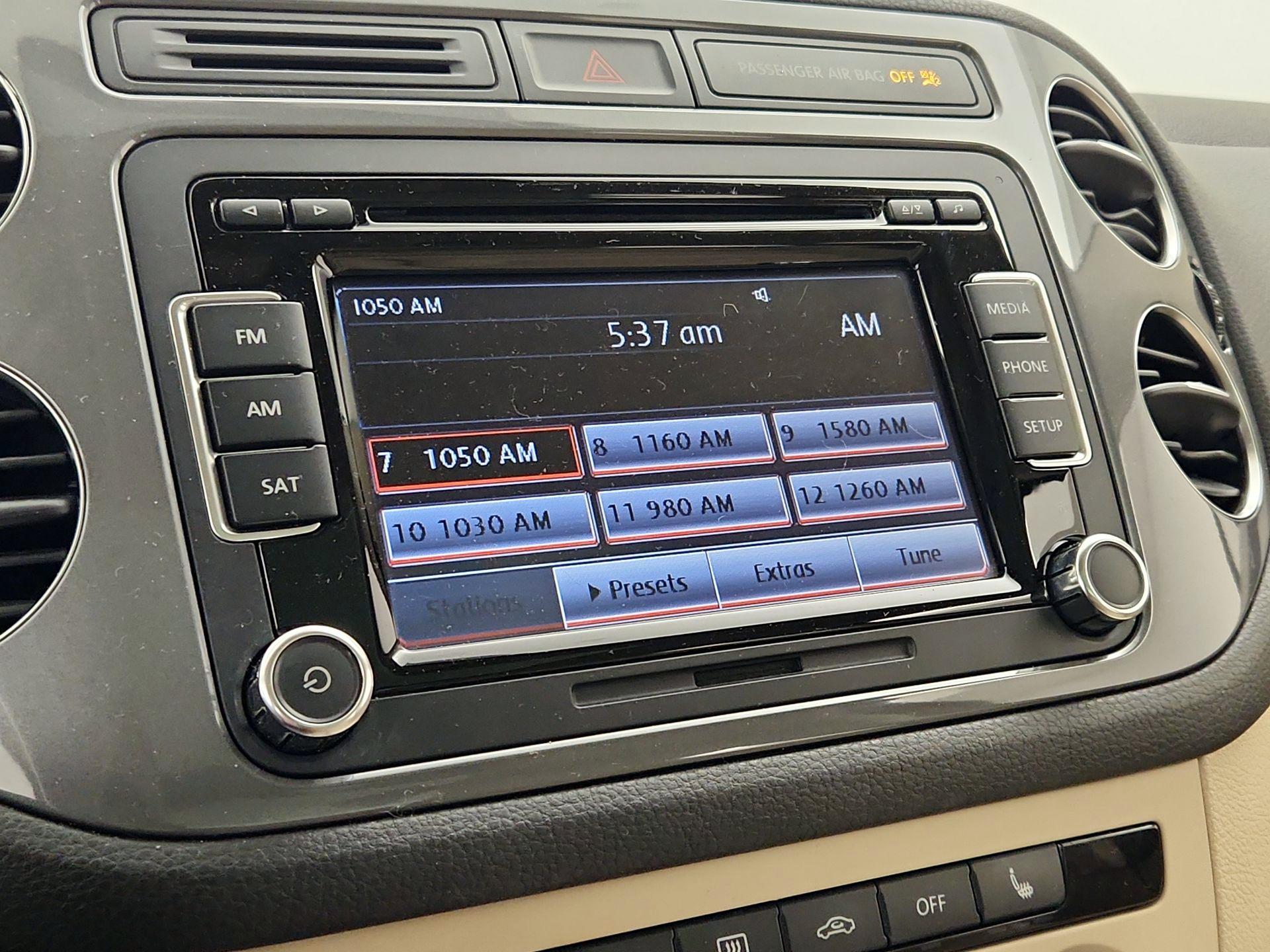Thumbnail: 2015 Volkswagen Tiguan - 15