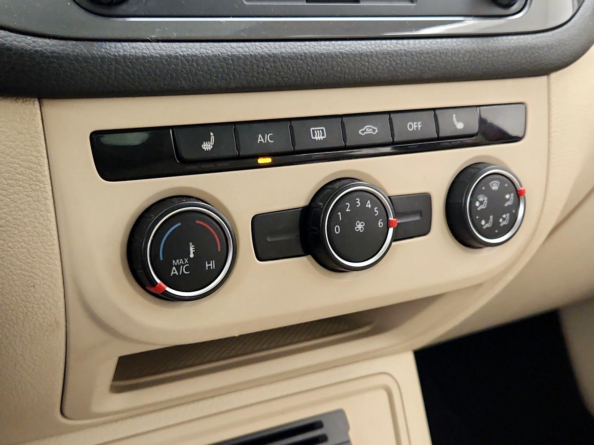 Thumbnail: 2015 Volkswagen Tiguan - 16