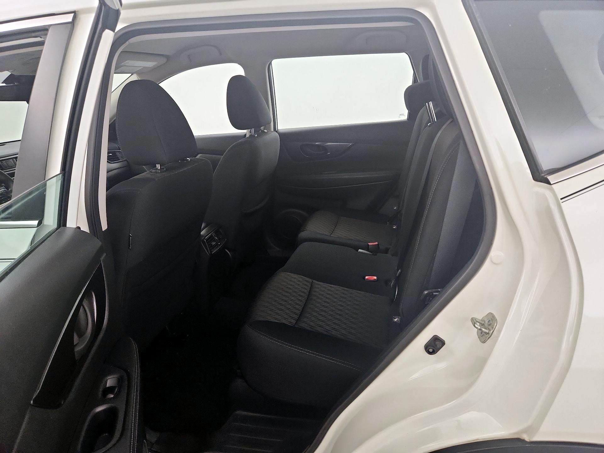 Thumbnail: 2019 Nissan Rogue - 19