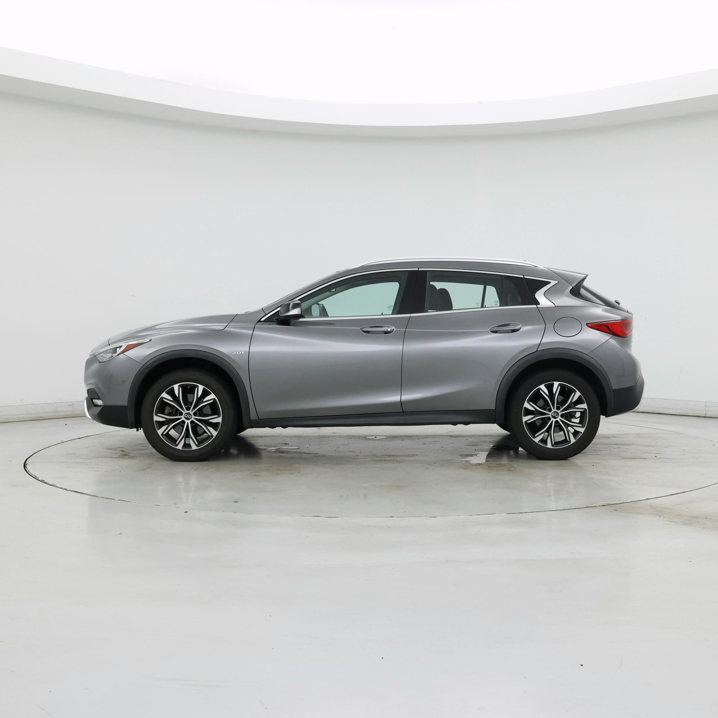 Thumbnail: 2017 INFINITI QX30 - 3