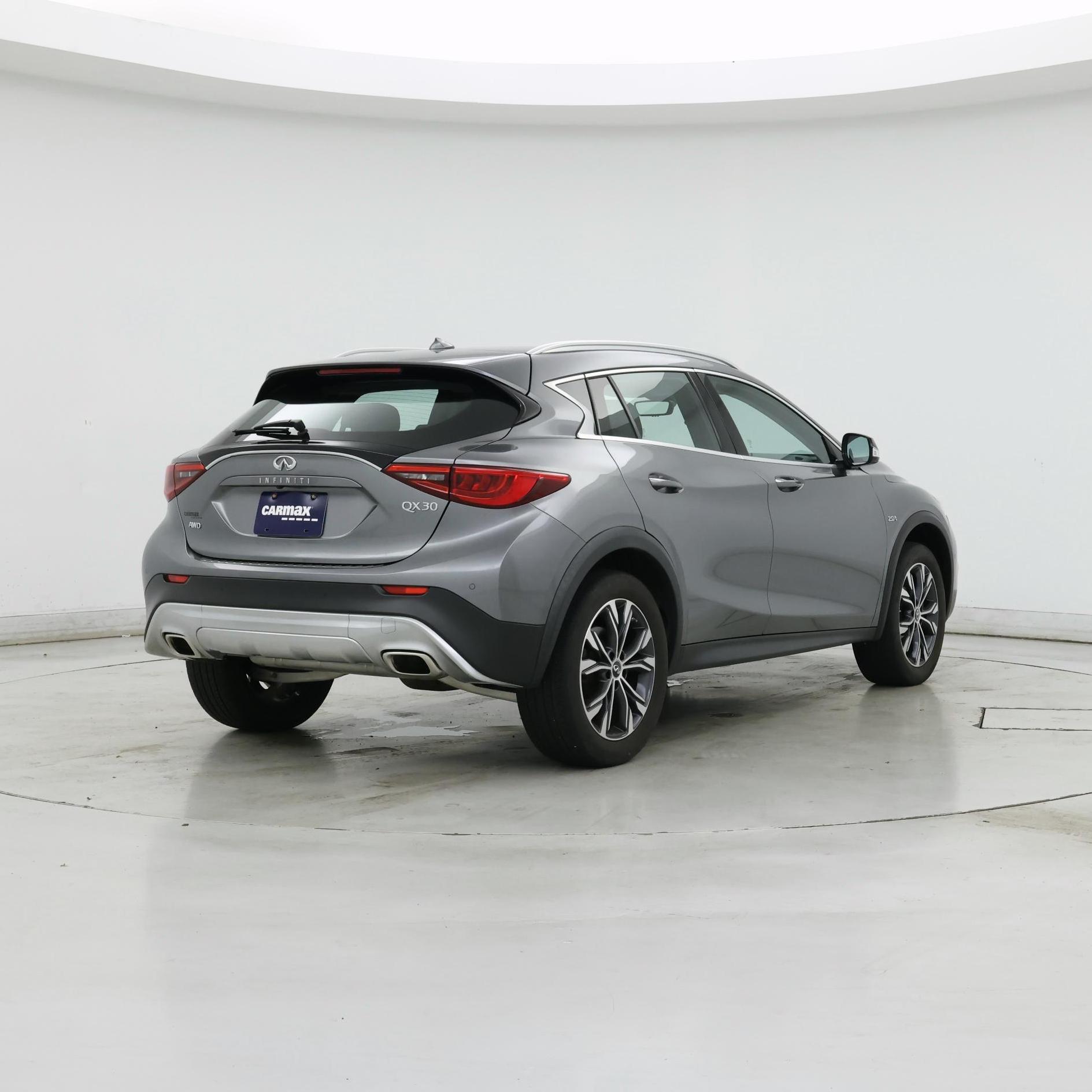 Thumbnail: 2017 INFINITI QX30 - 8
