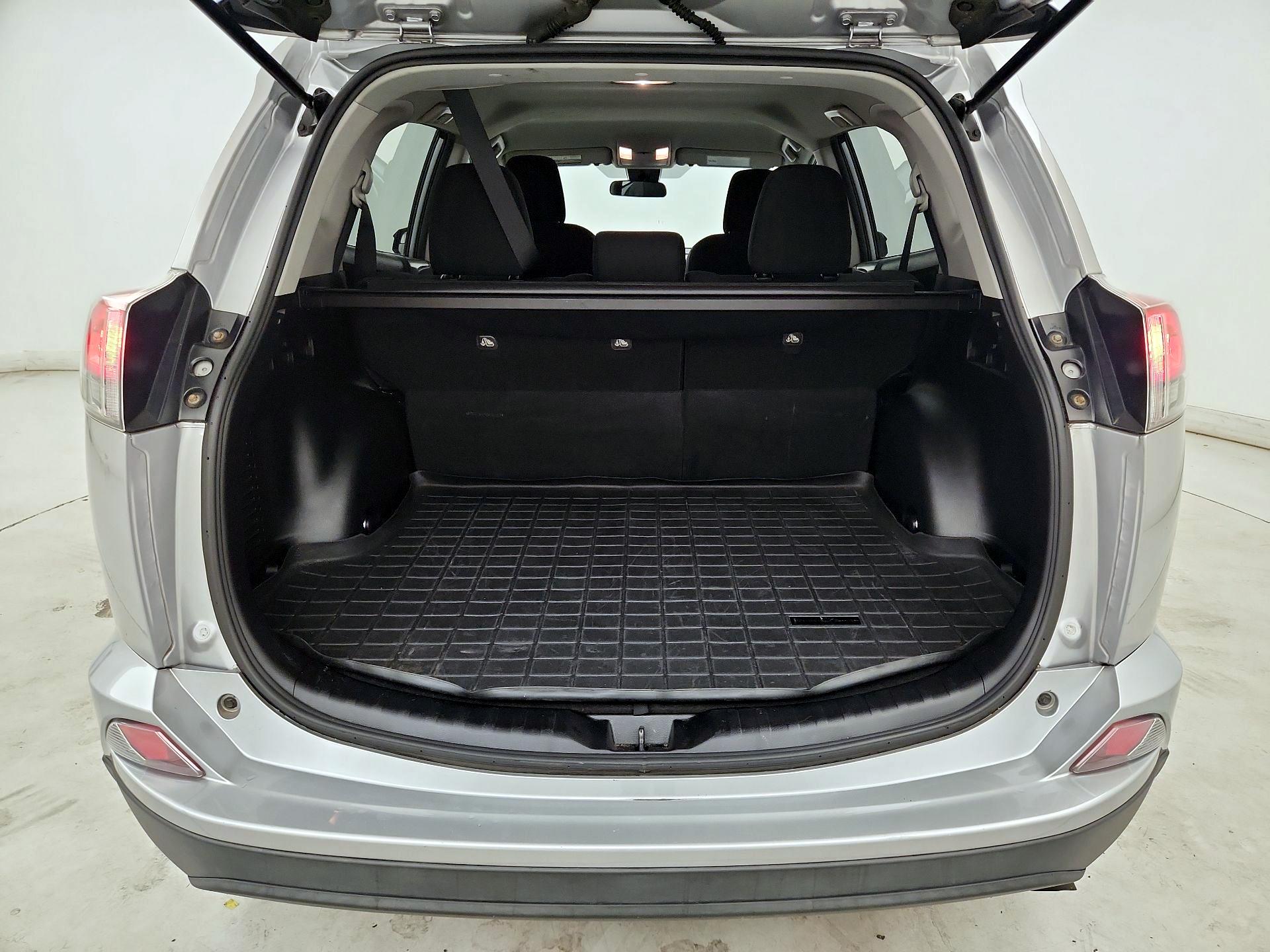 Thumbnail: 2017 Toyota RAV4 - 20