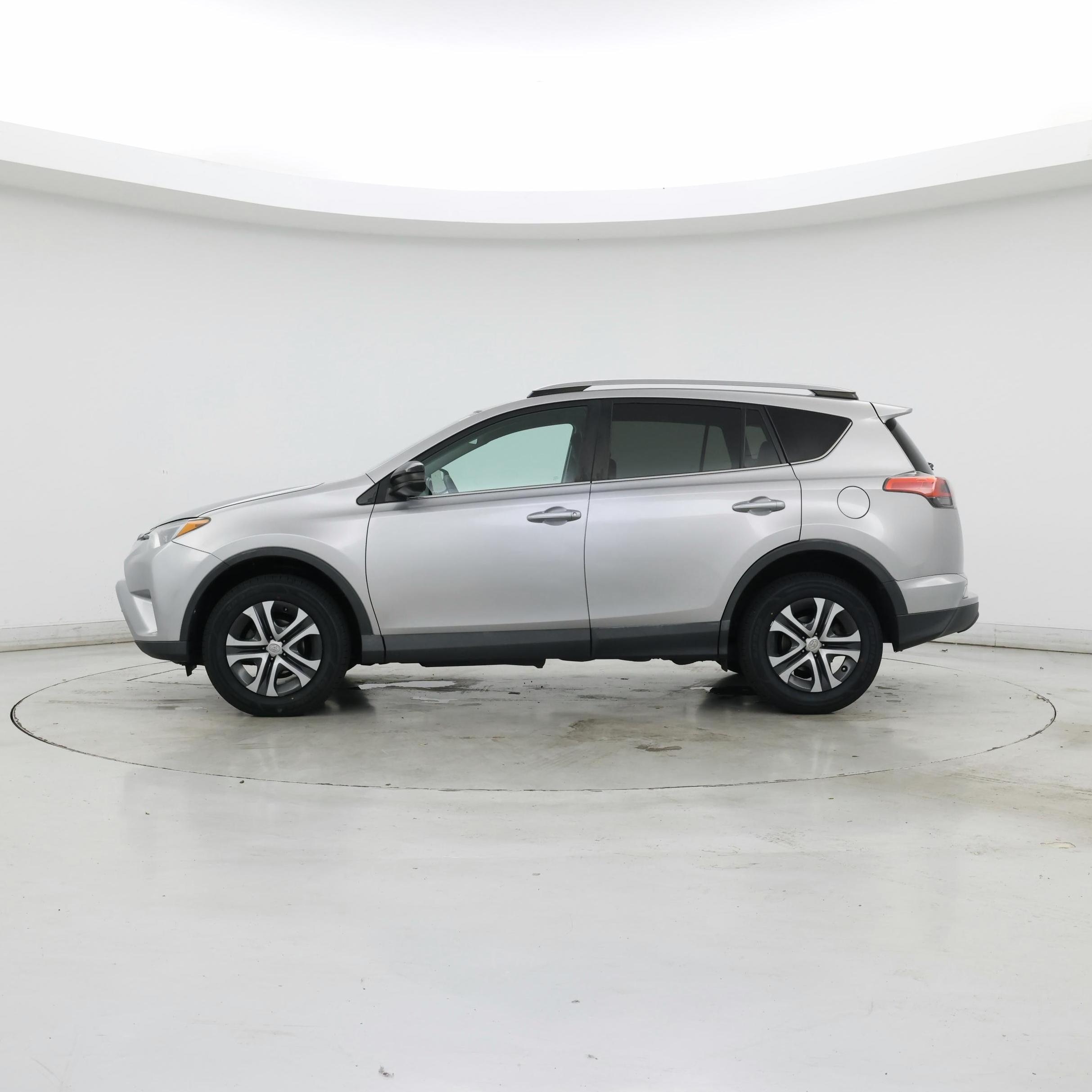 Thumbnail: 2017 Toyota RAV4 - 3