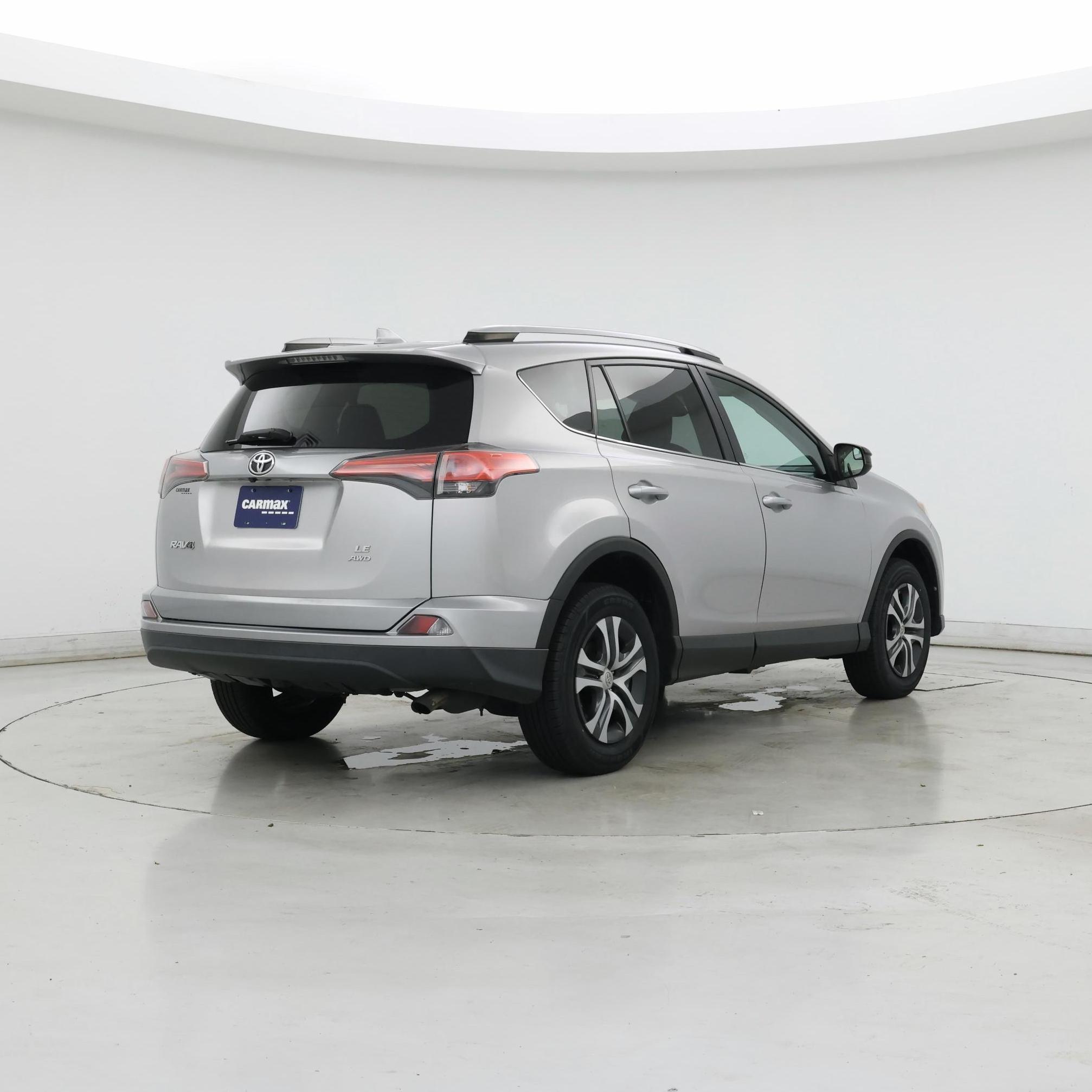 Thumbnail: 2017 Toyota RAV4 - 8