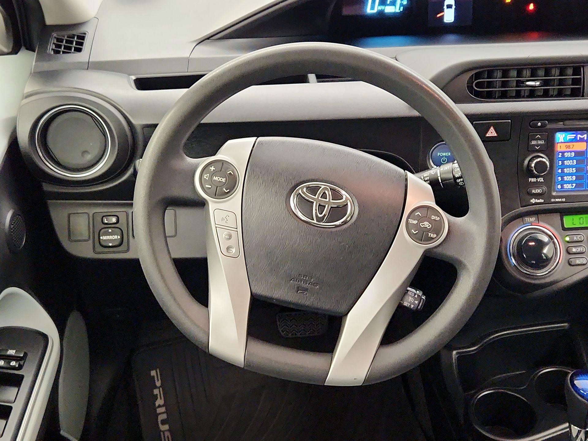 Thumbnail: 2014 Toyota Prius c - 10