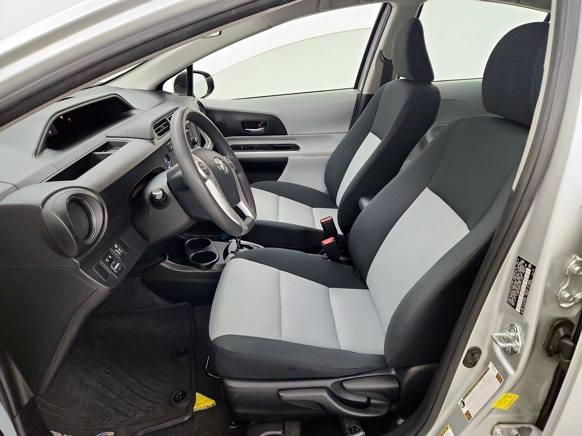 Thumbnail: 2014 Toyota Prius c - 11
