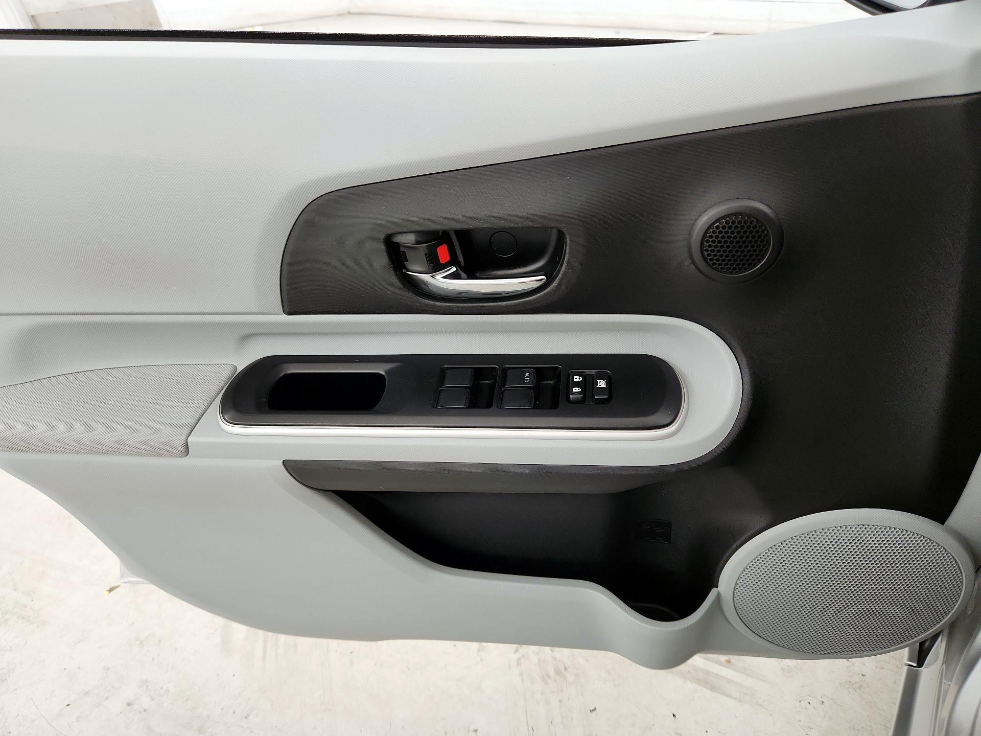 Thumbnail: 2014 Toyota Prius c - 12