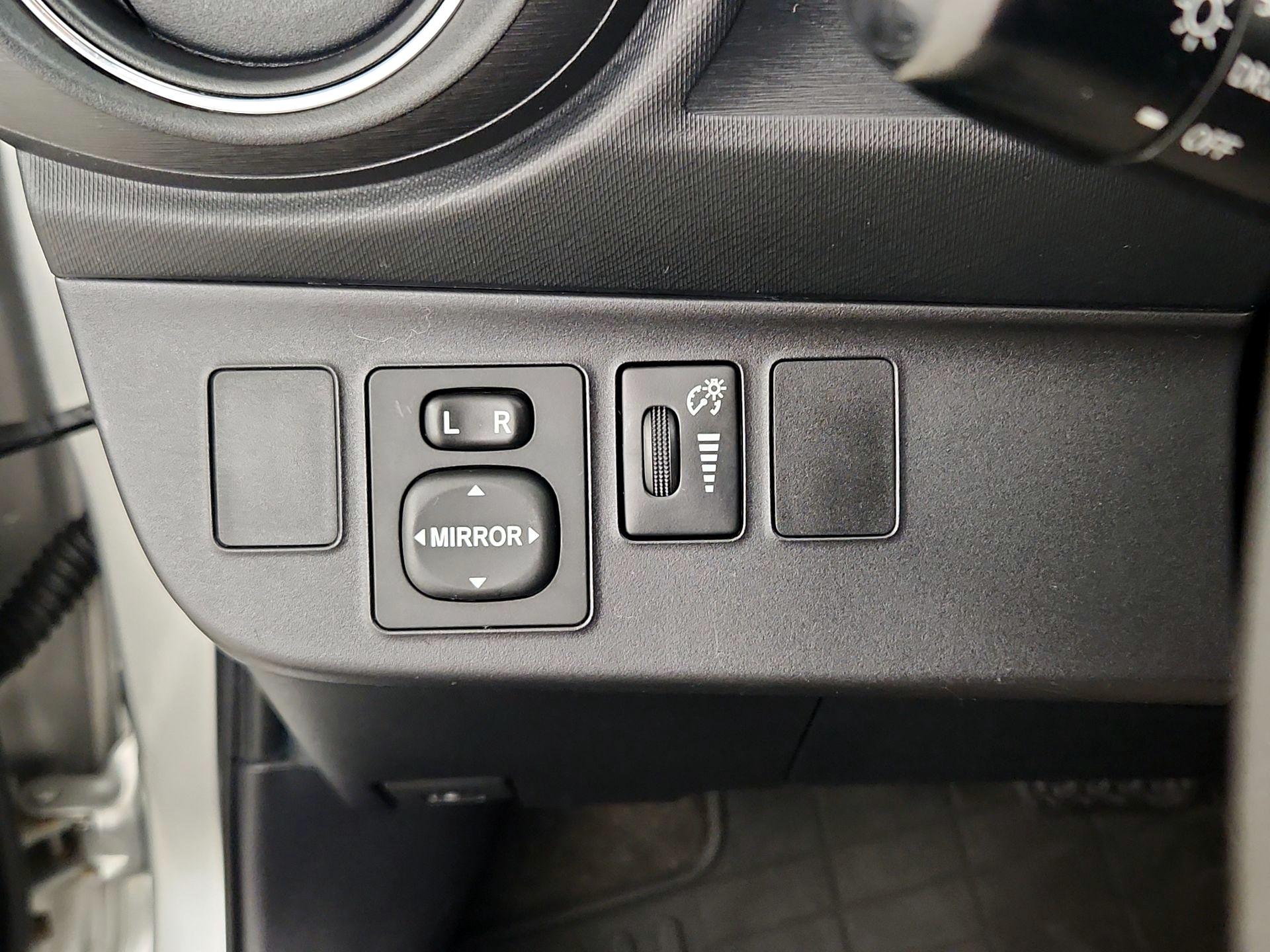 Thumbnail: 2014 Toyota Prius c - 13
