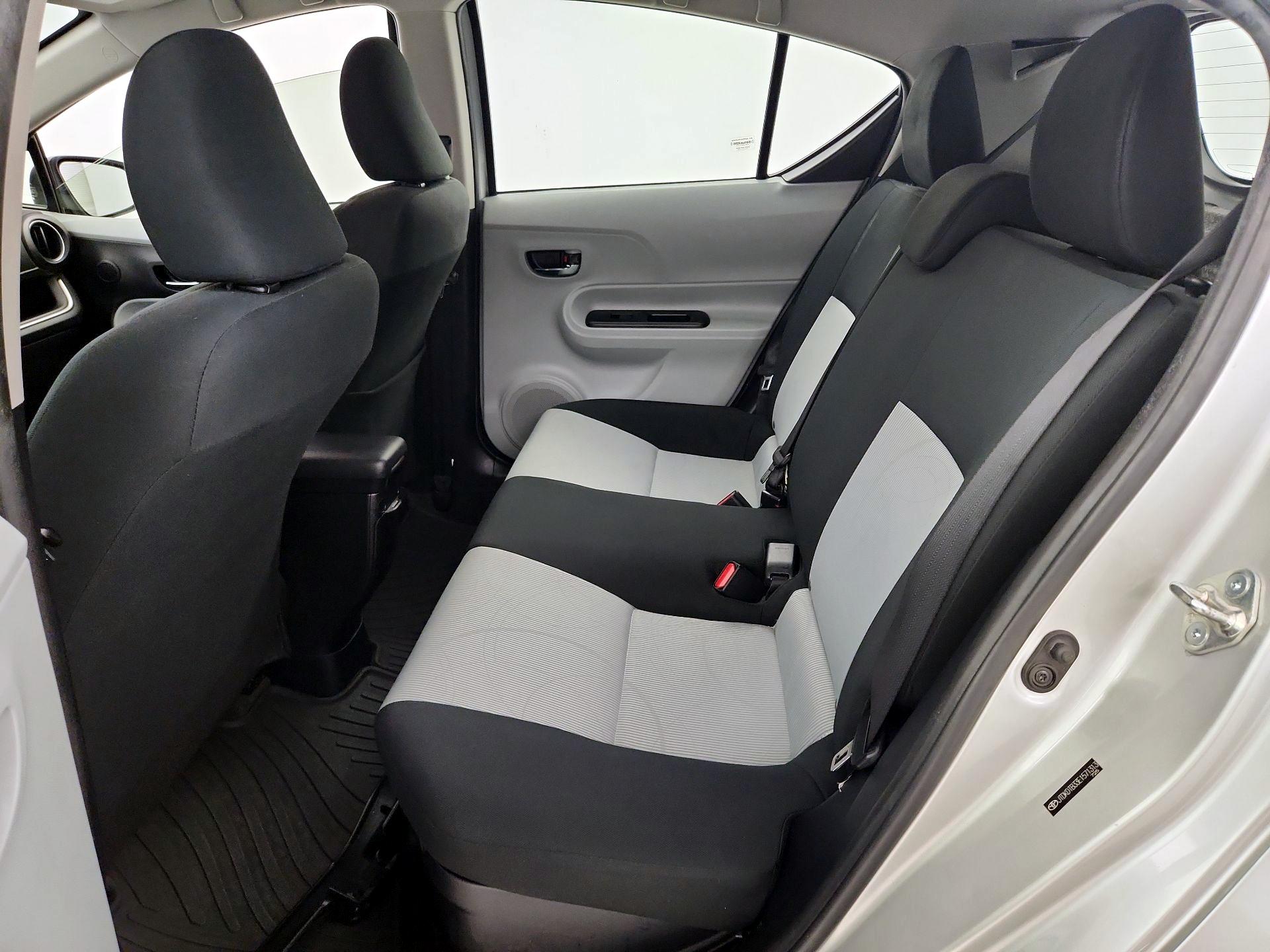 Thumbnail: 2014 Toyota Prius c - 18