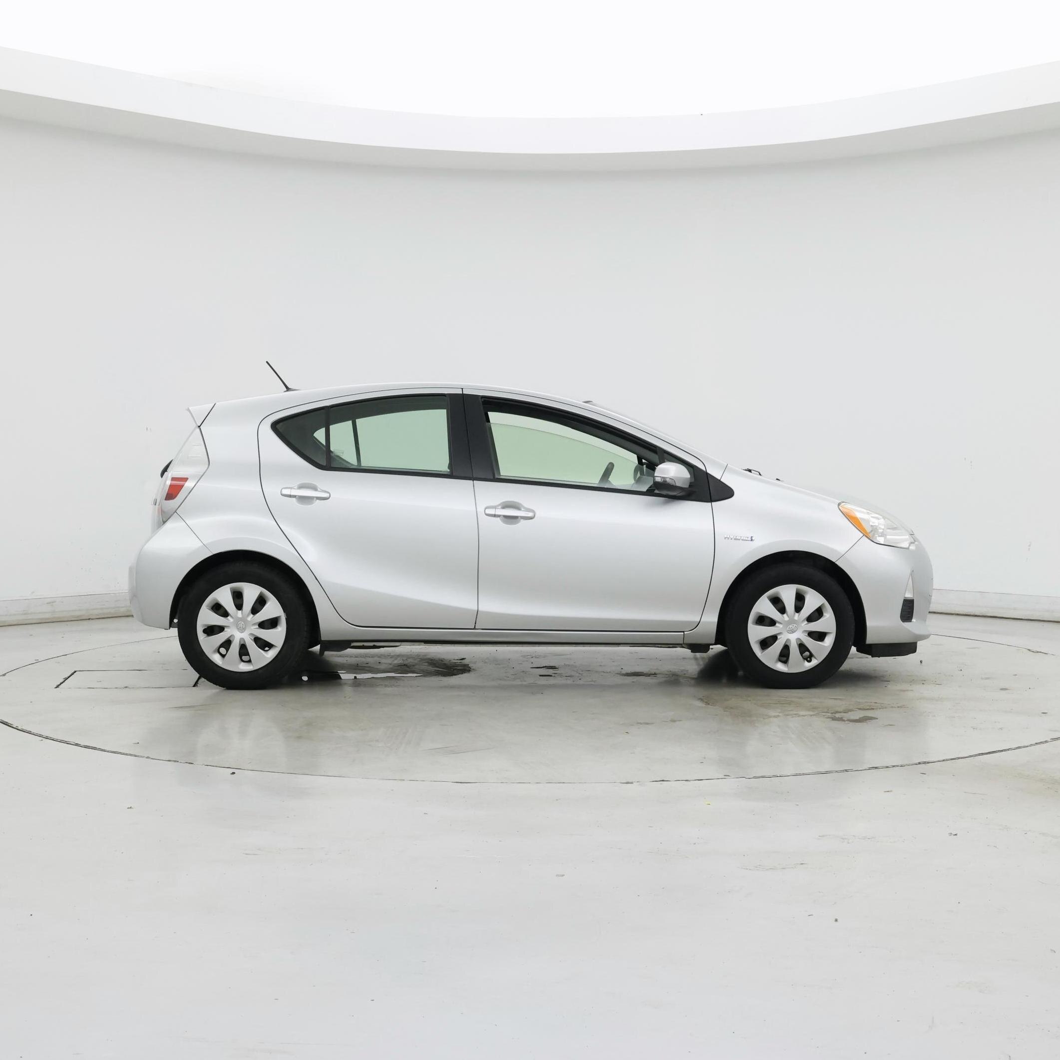 Thumbnail: 2014 Toyota Prius c - 7