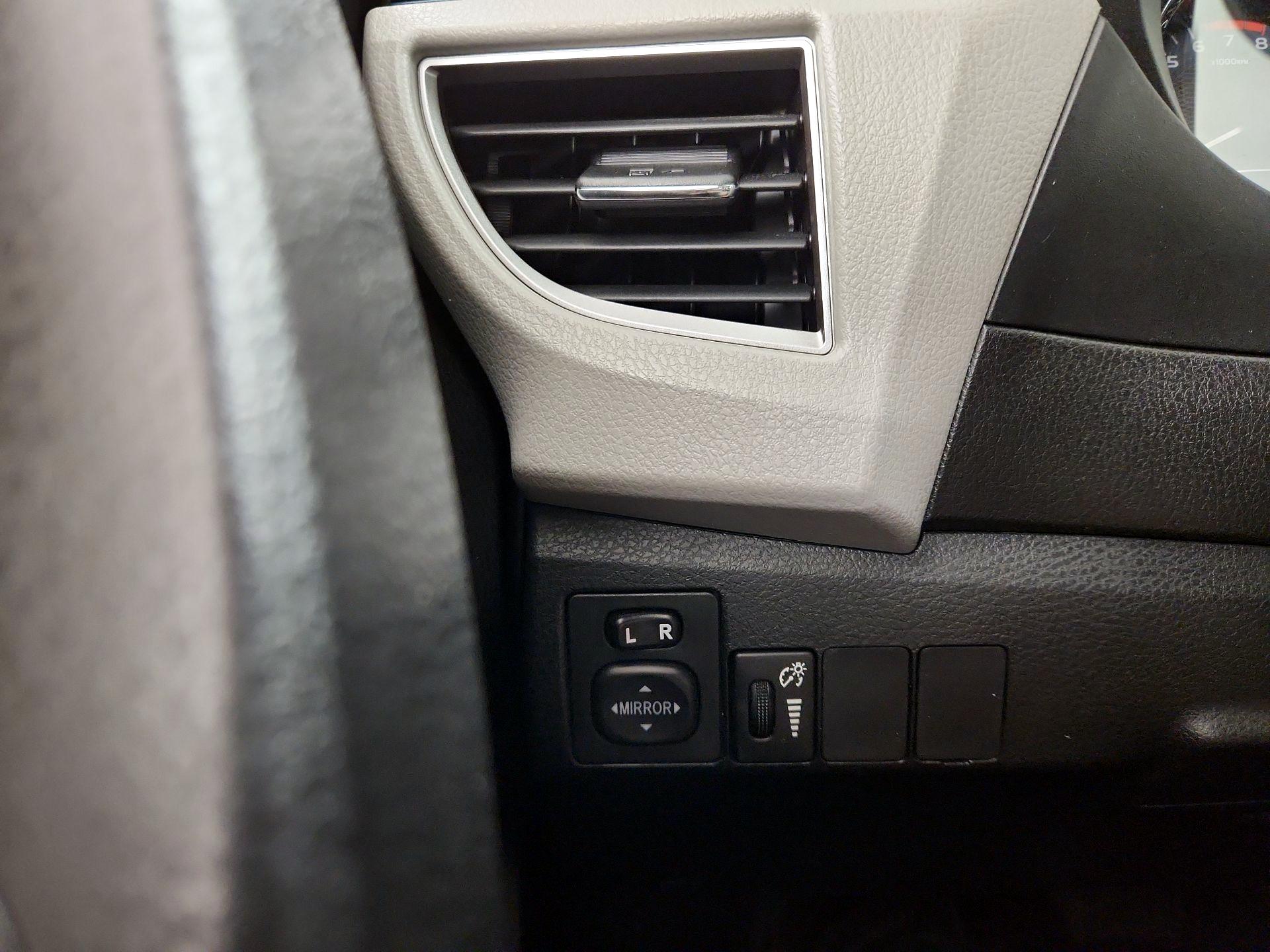 Thumbnail: 2015 Toyota Corolla - 13