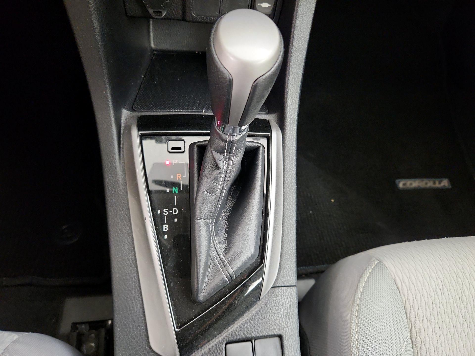Thumbnail: 2015 Toyota Corolla - 17