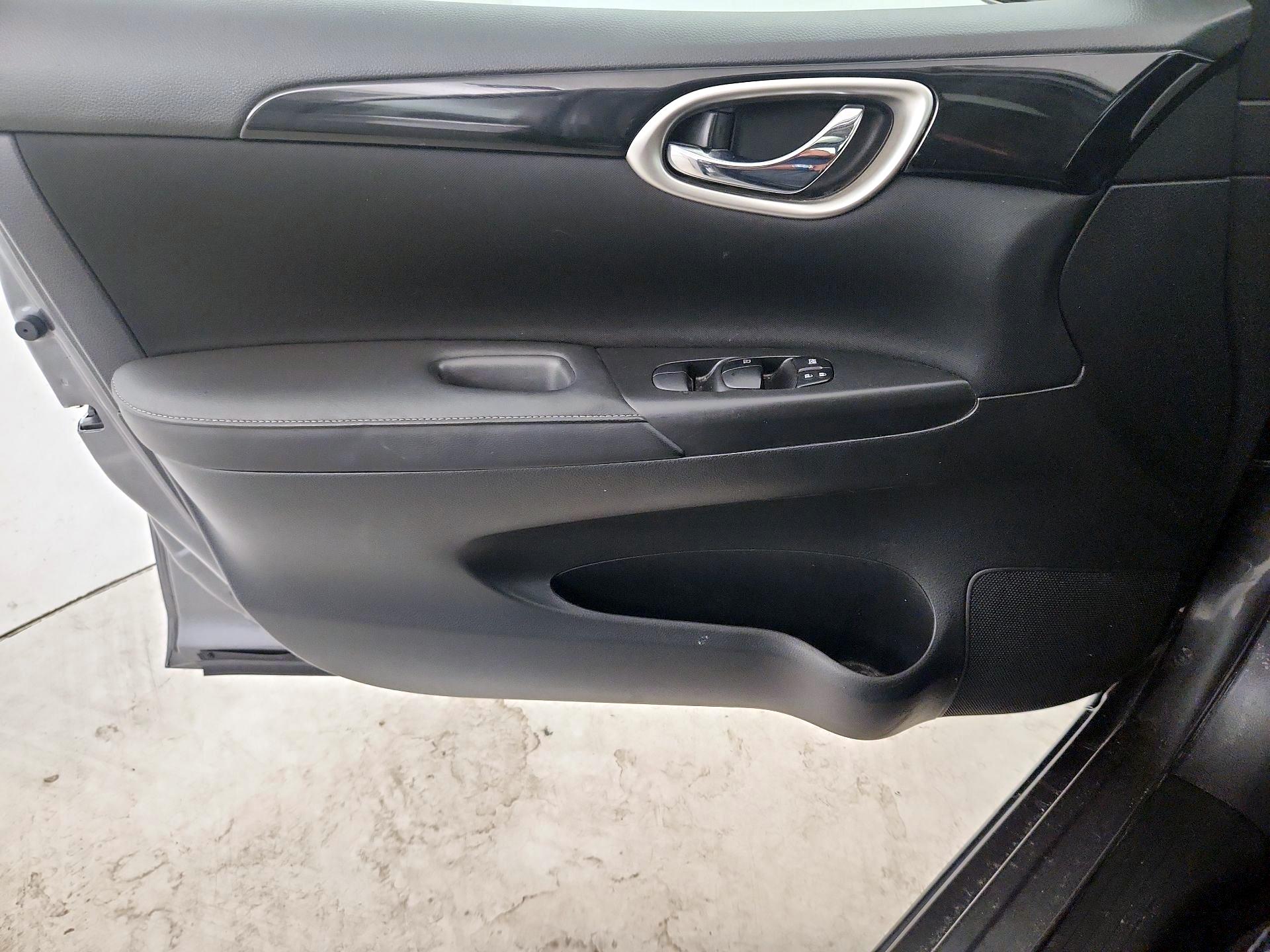 Thumbnail: 2019 Nissan Sentra - 12