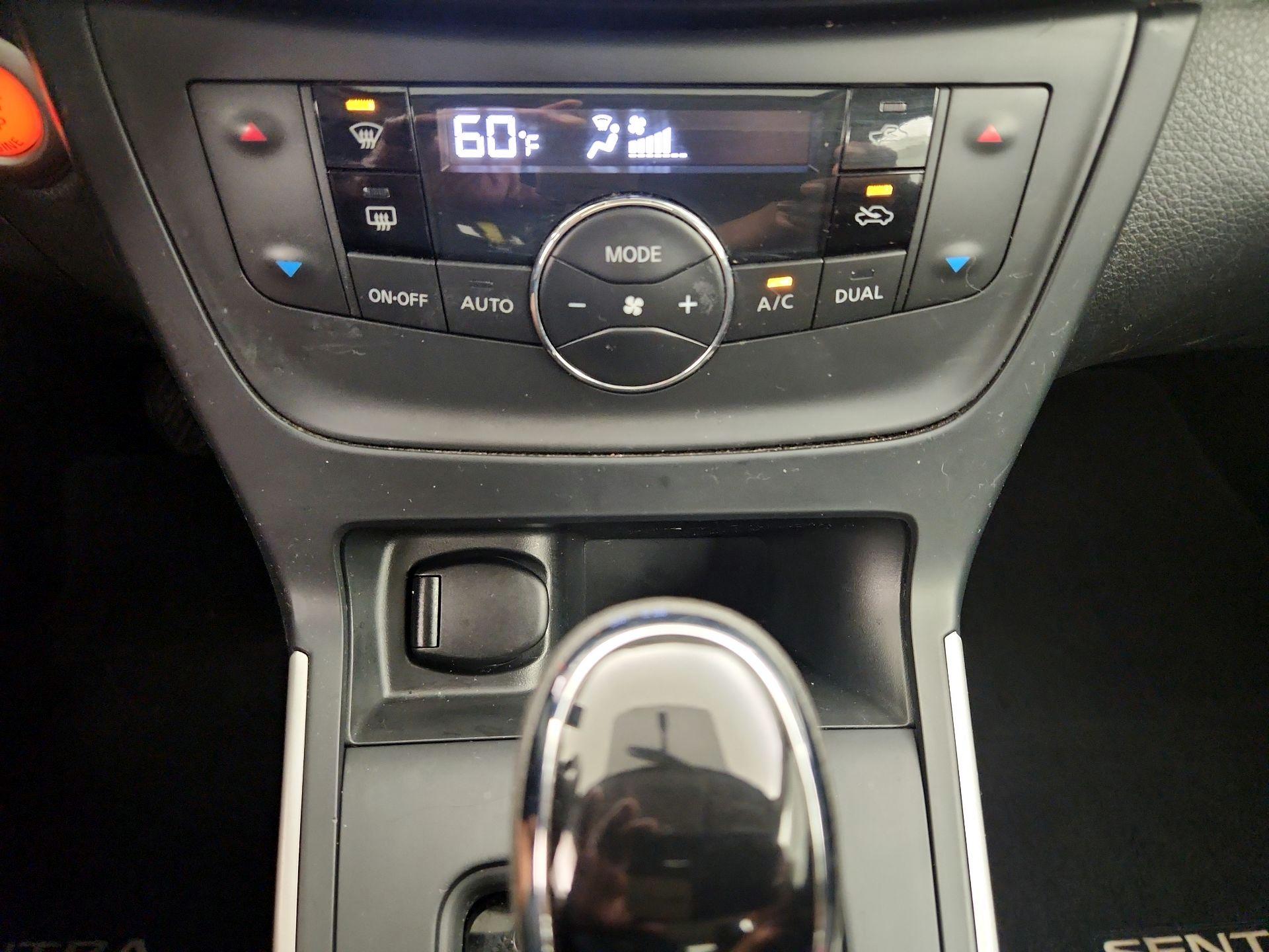 Thumbnail: 2019 Nissan Sentra - 16