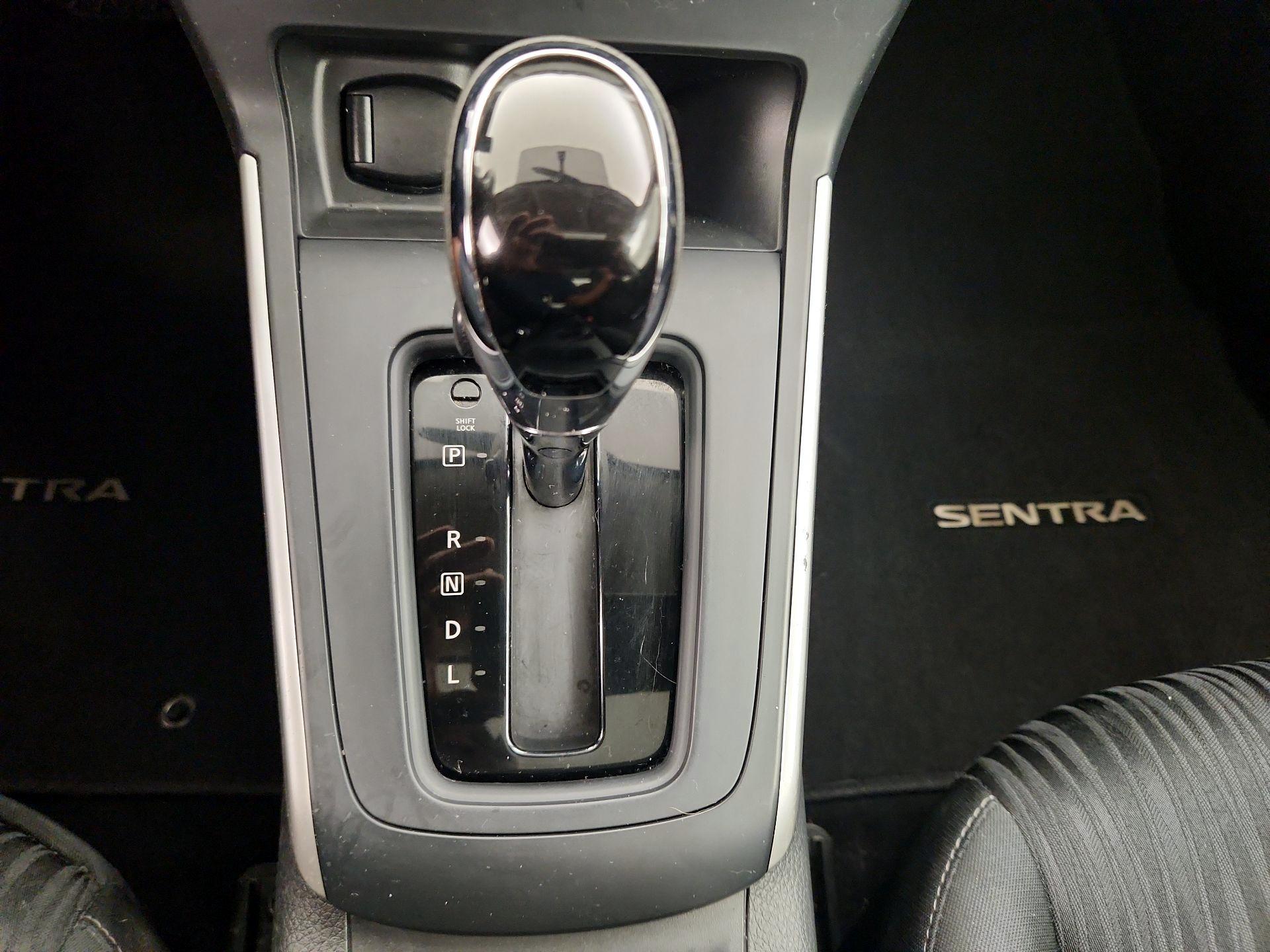 Thumbnail: 2019 Nissan Sentra - 17