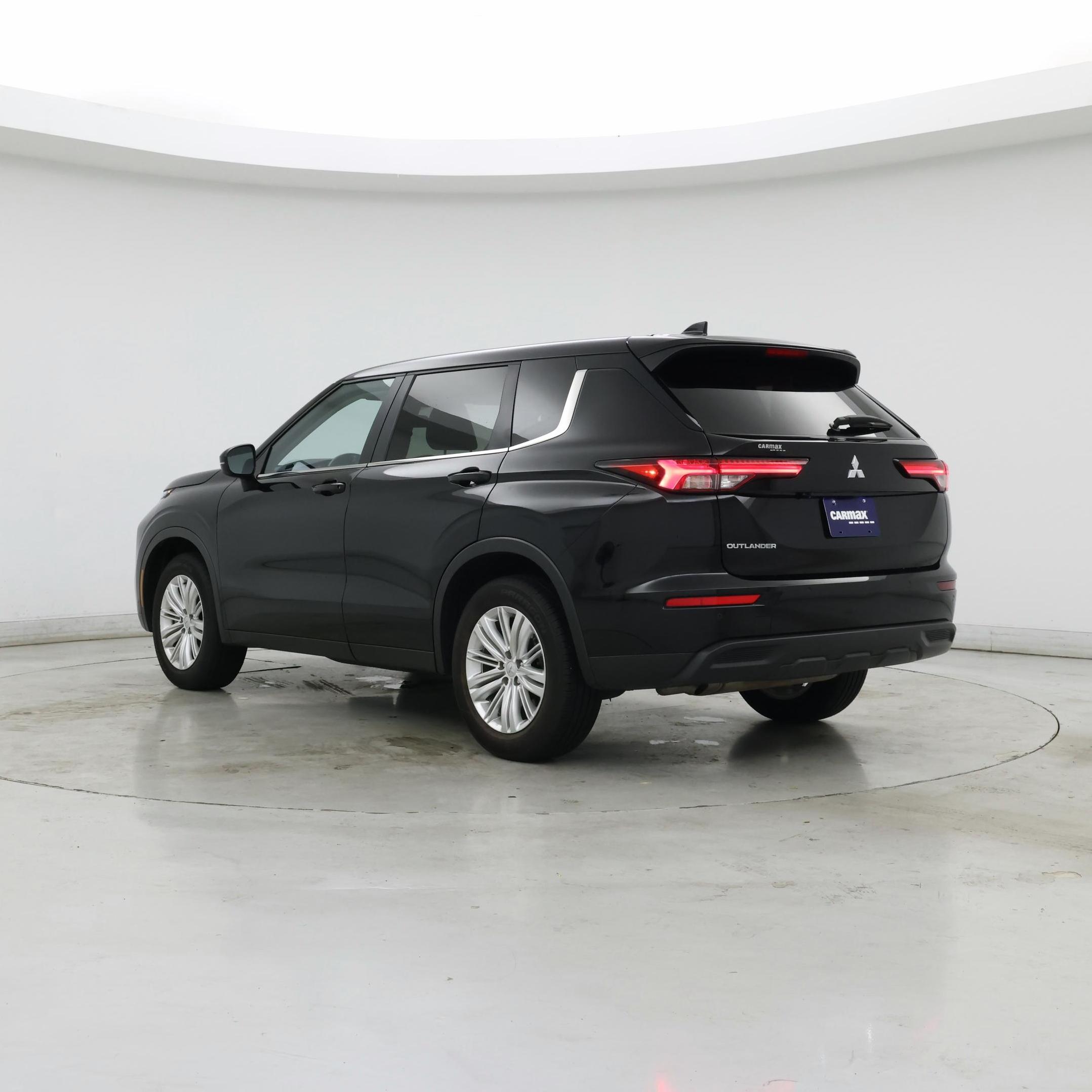 Thumbnail: 2024 Mitsubishi Outlander - 2