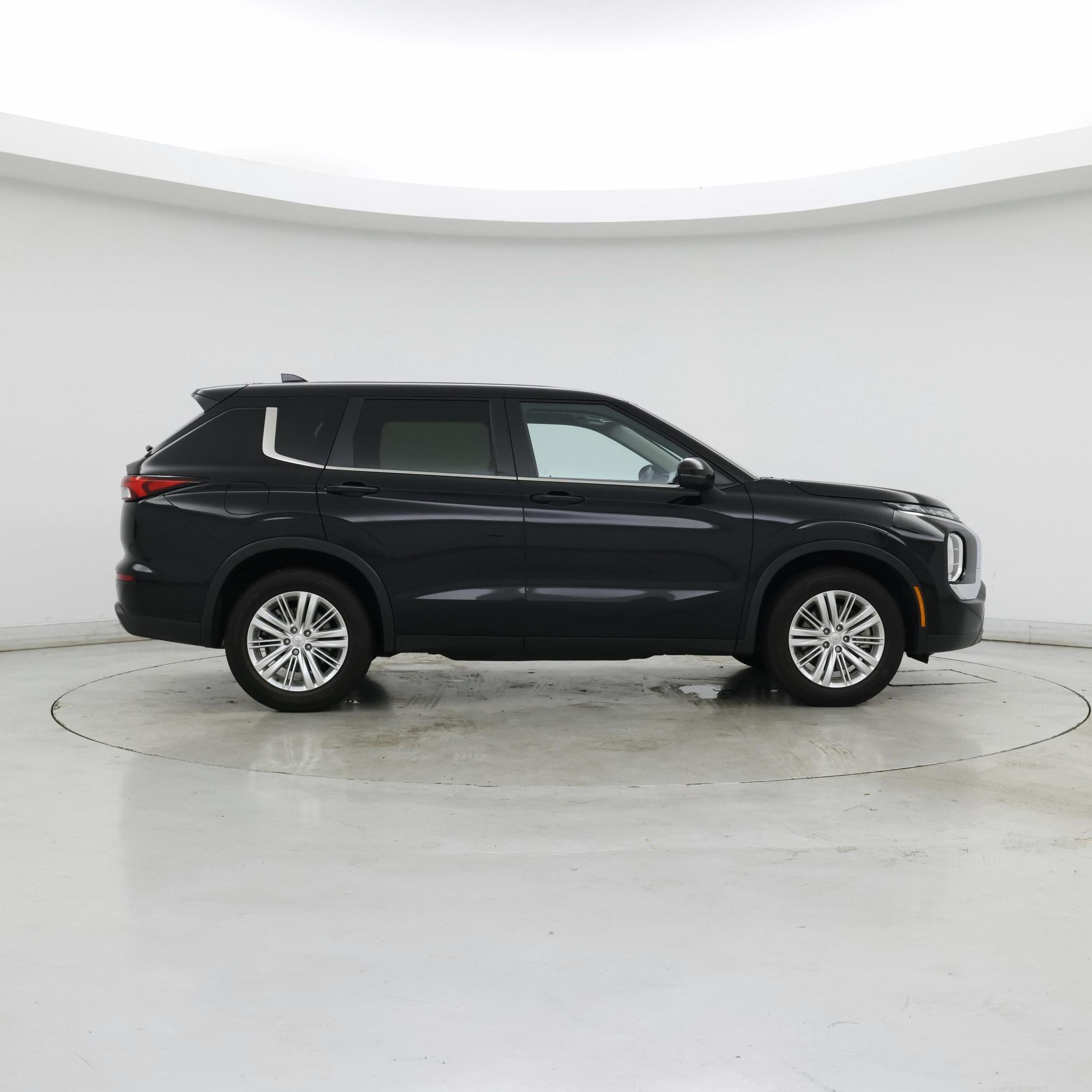 Thumbnail: 2024 Mitsubishi Outlander - 7