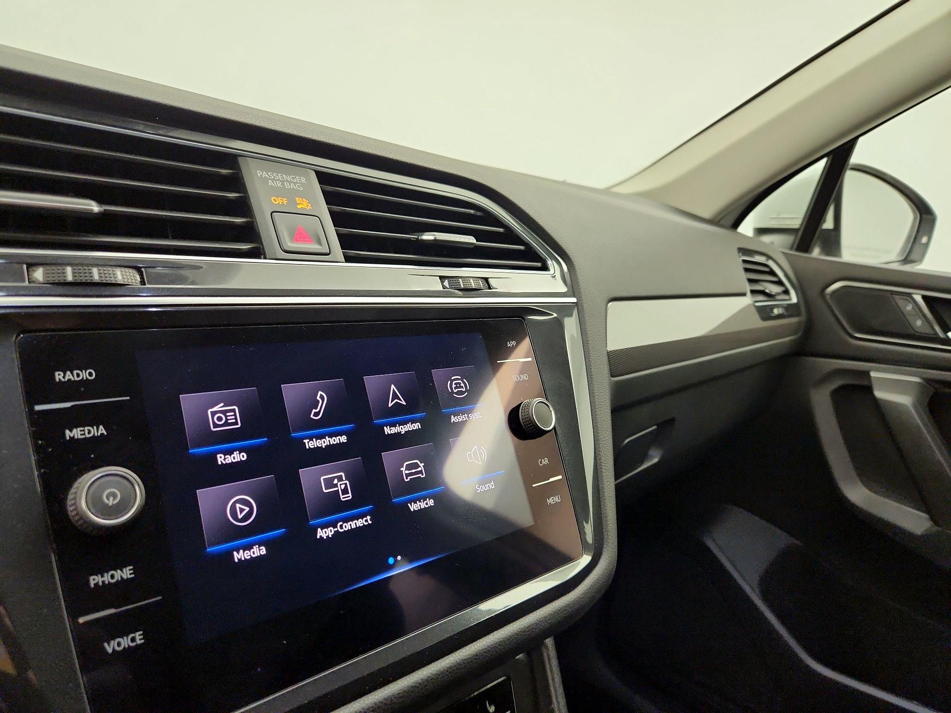 Thumbnail: 2022 Volkswagen Tiguan - 15