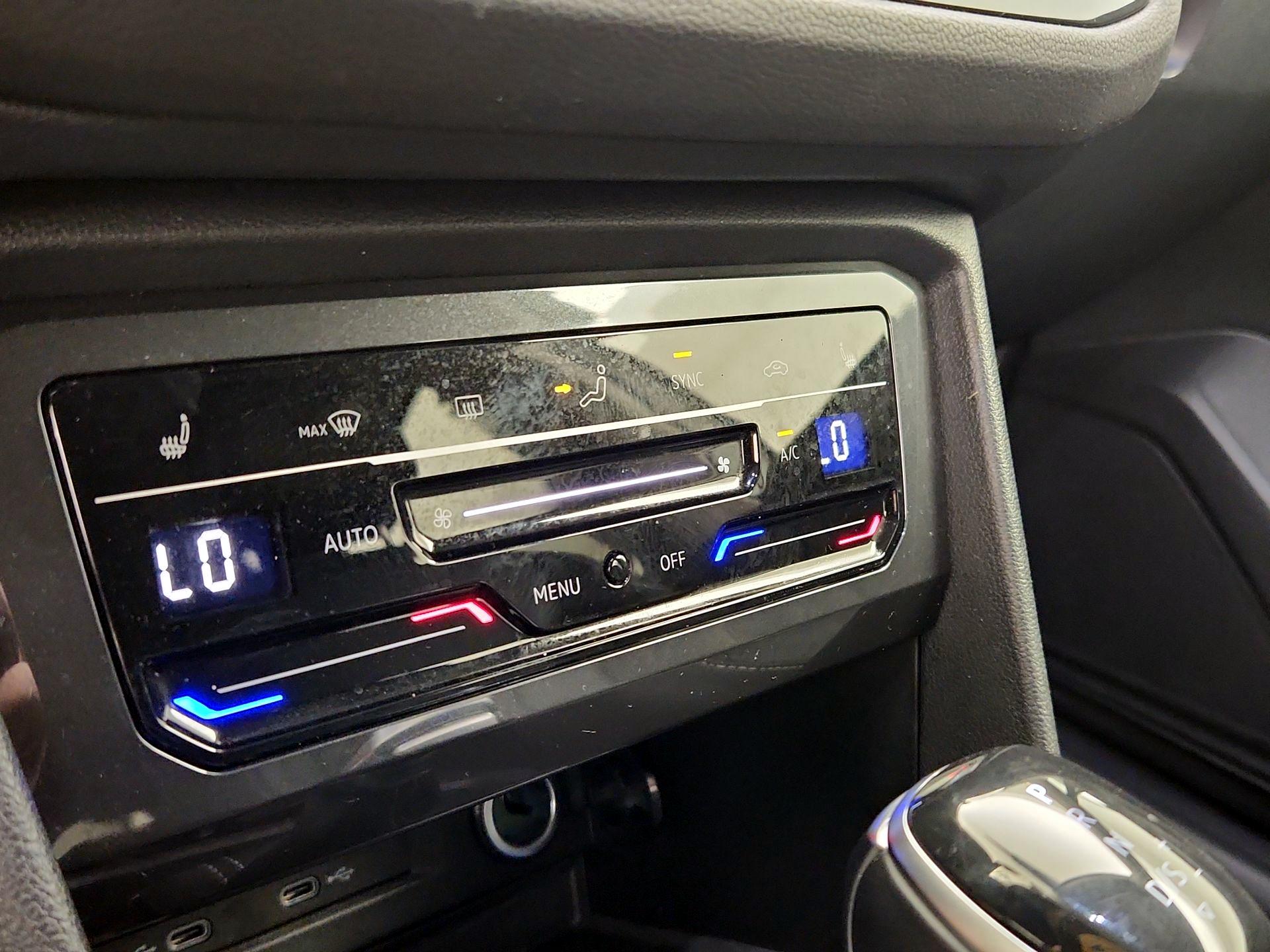 Thumbnail: 2022 Volkswagen Tiguan - 16