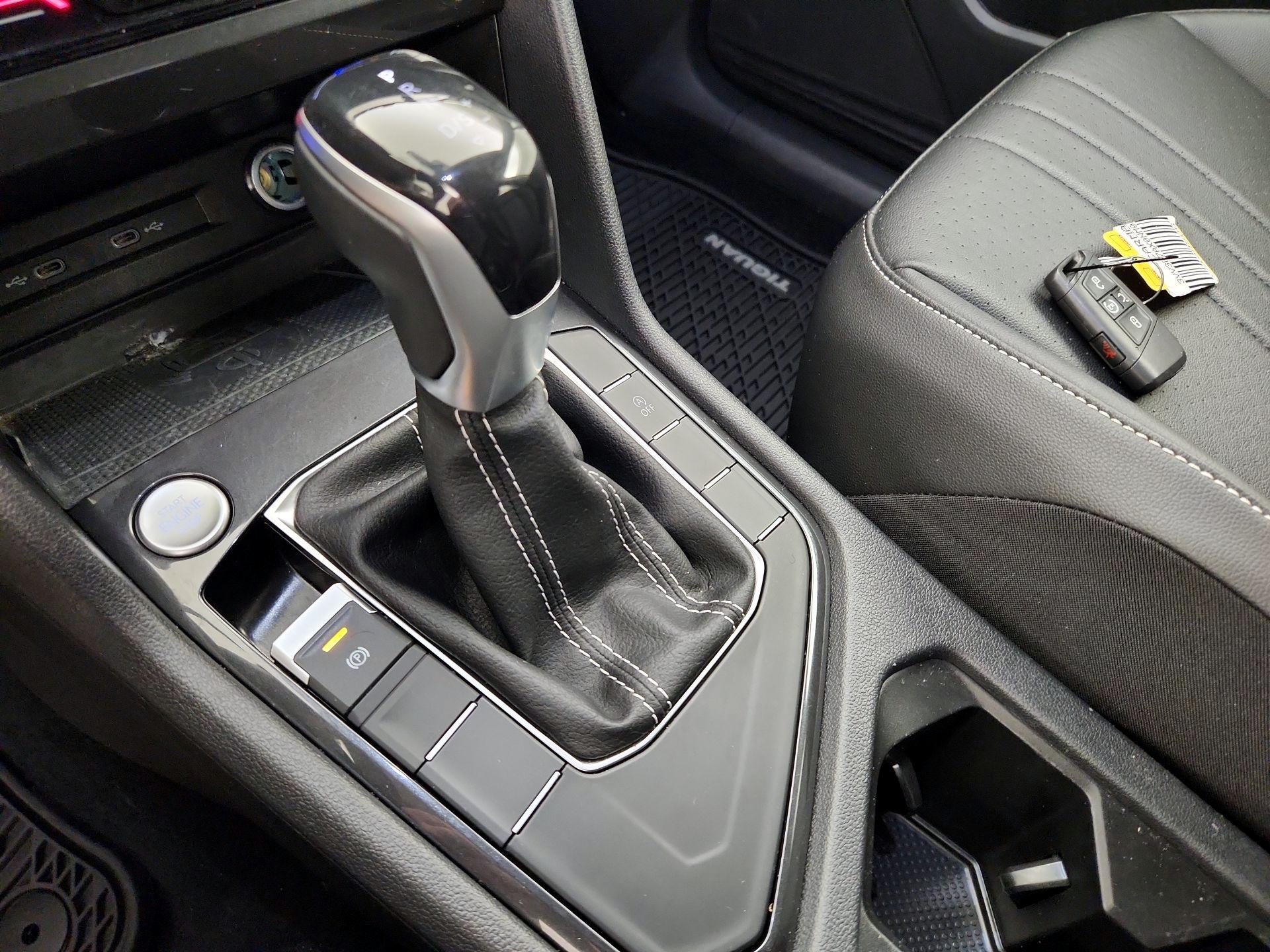 Thumbnail: 2022 Volkswagen Tiguan - 17