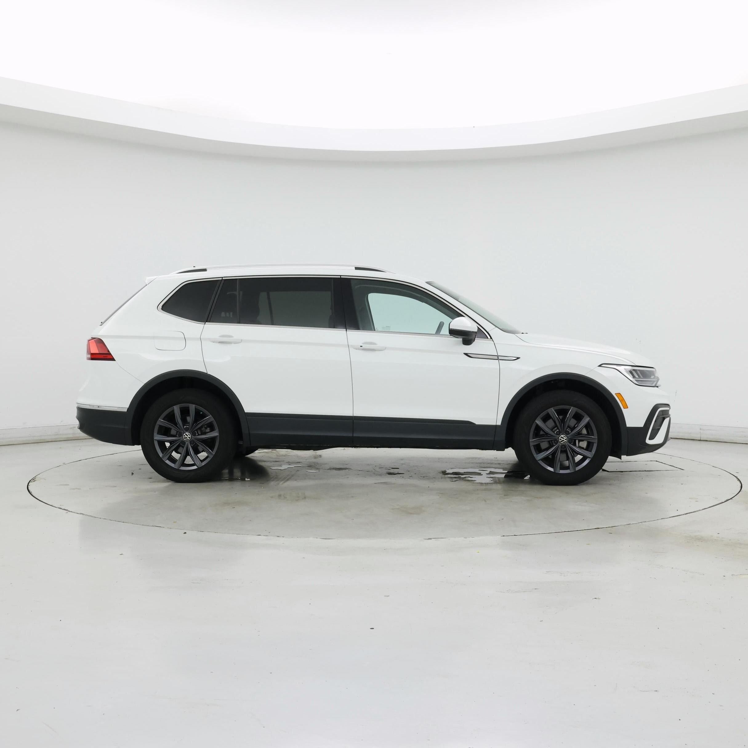 Thumbnail: 2022 Volkswagen Tiguan - 7