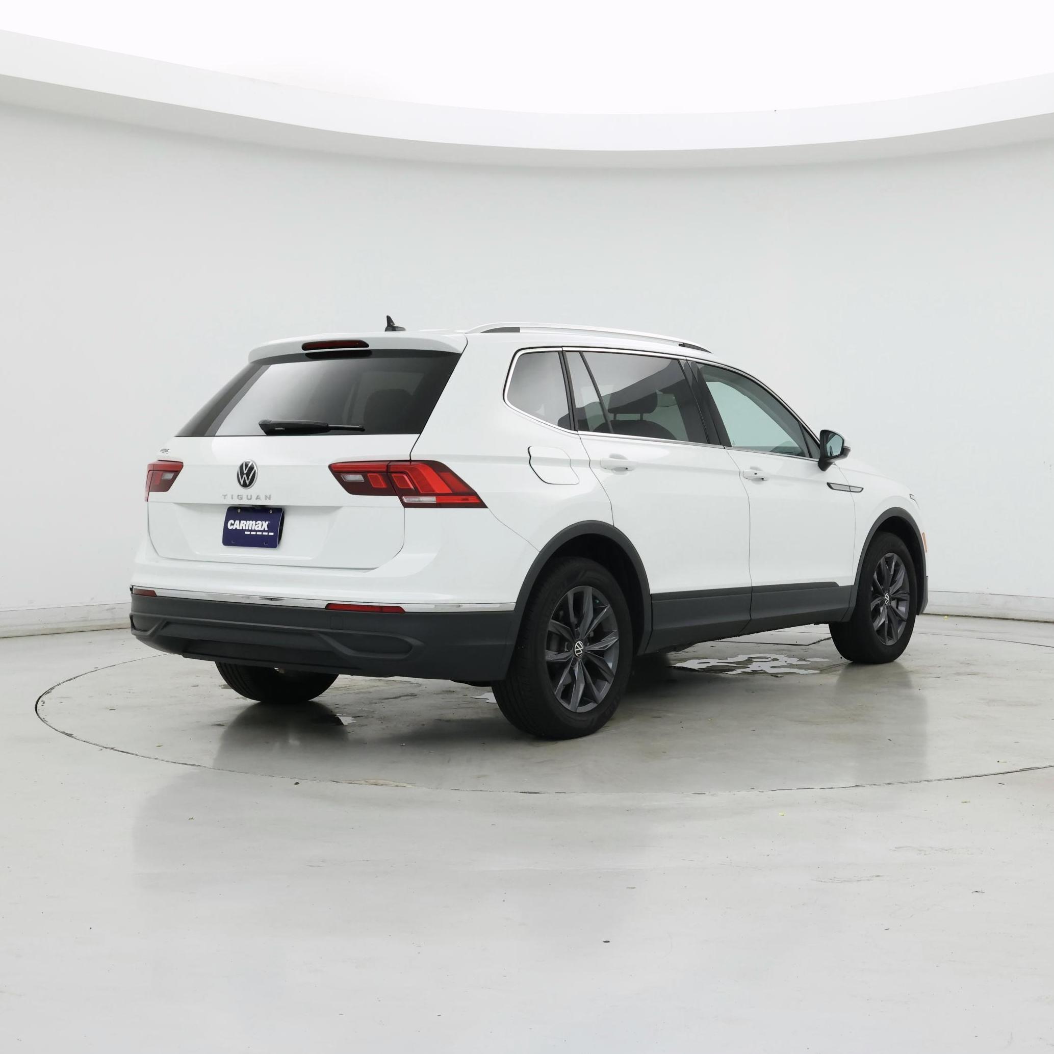 Thumbnail: 2022 Volkswagen Tiguan - 8