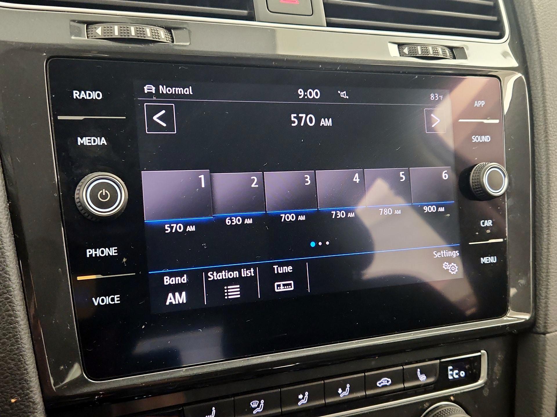 Thumbnail: 2019 Volkswagen e-Golf - 15