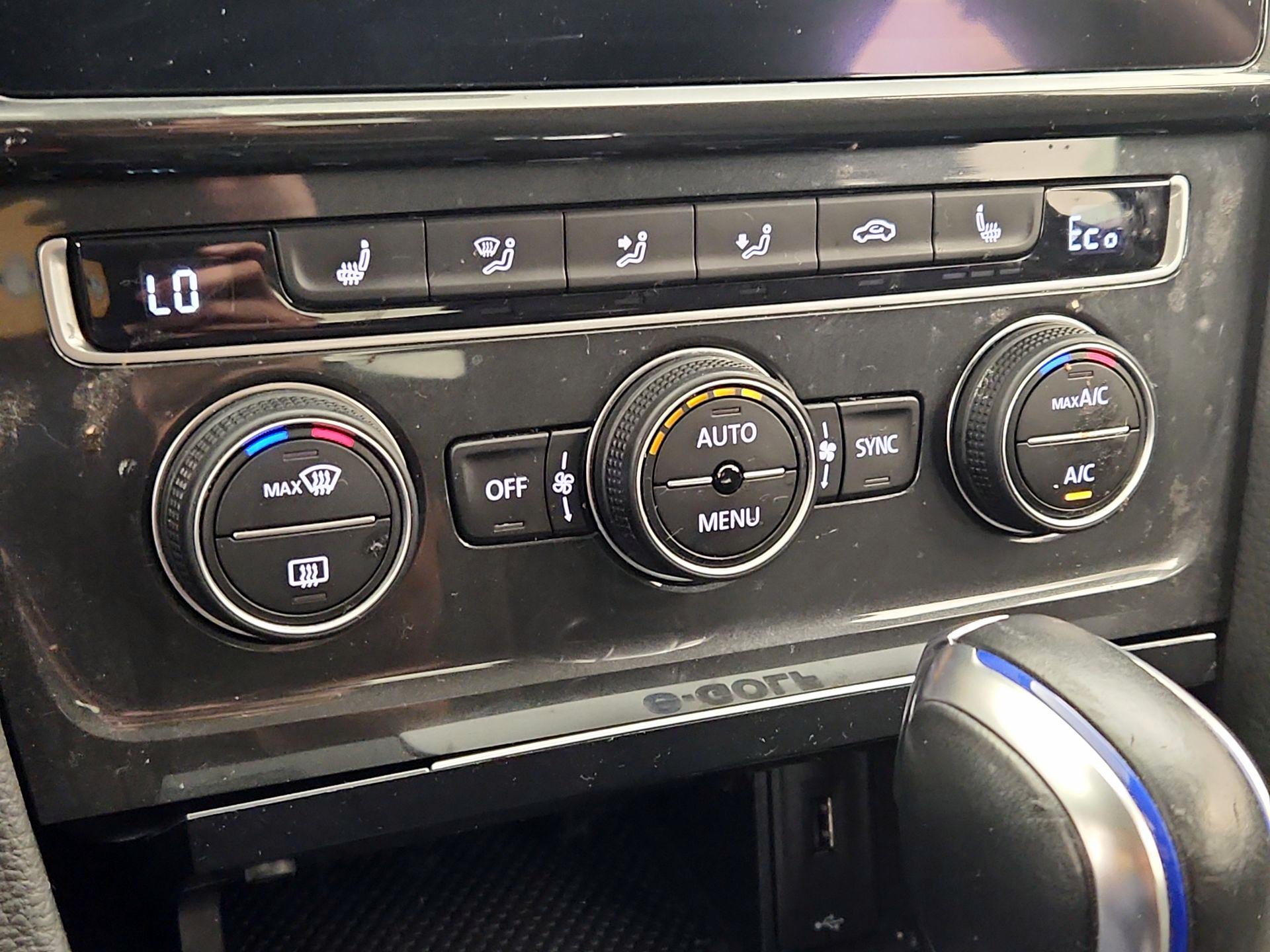 Thumbnail: 2019 Volkswagen e-Golf - 16
