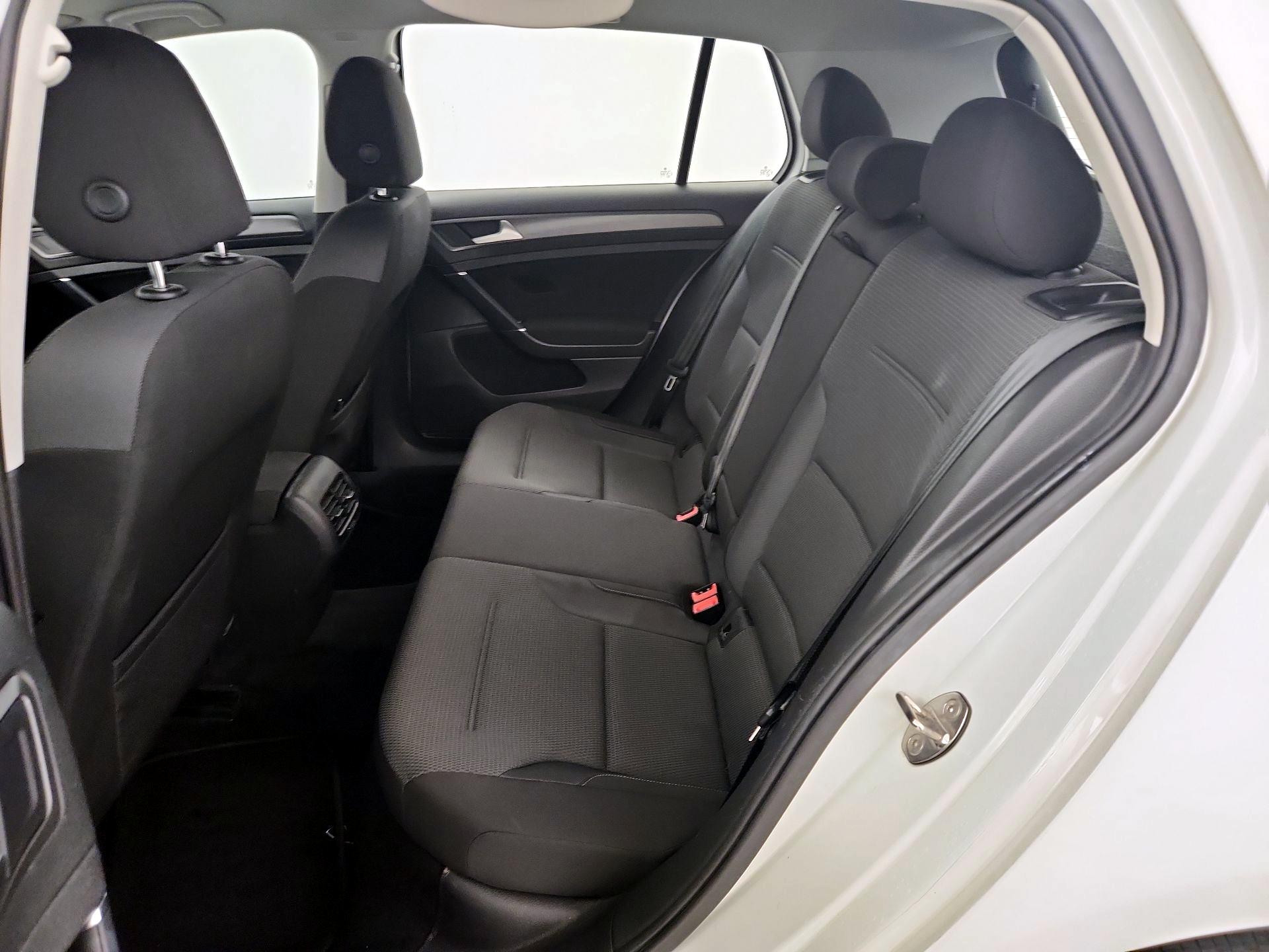Thumbnail: 2019 Volkswagen e-Golf - 19