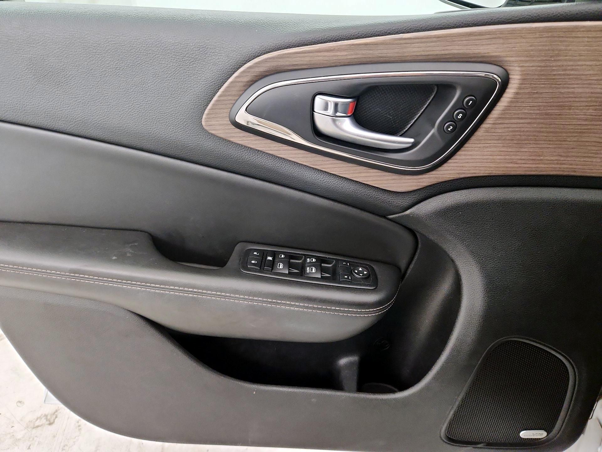 Thumbnail: 2015 Chrysler 200 - 12