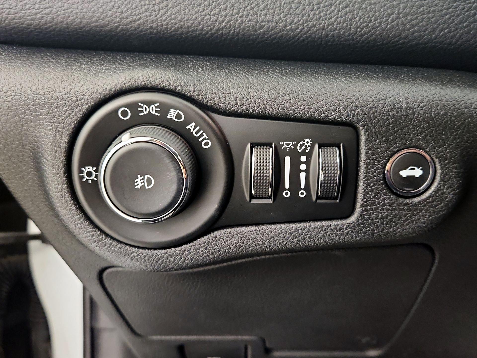 Thumbnail: 2015 Chrysler 200 - 13
