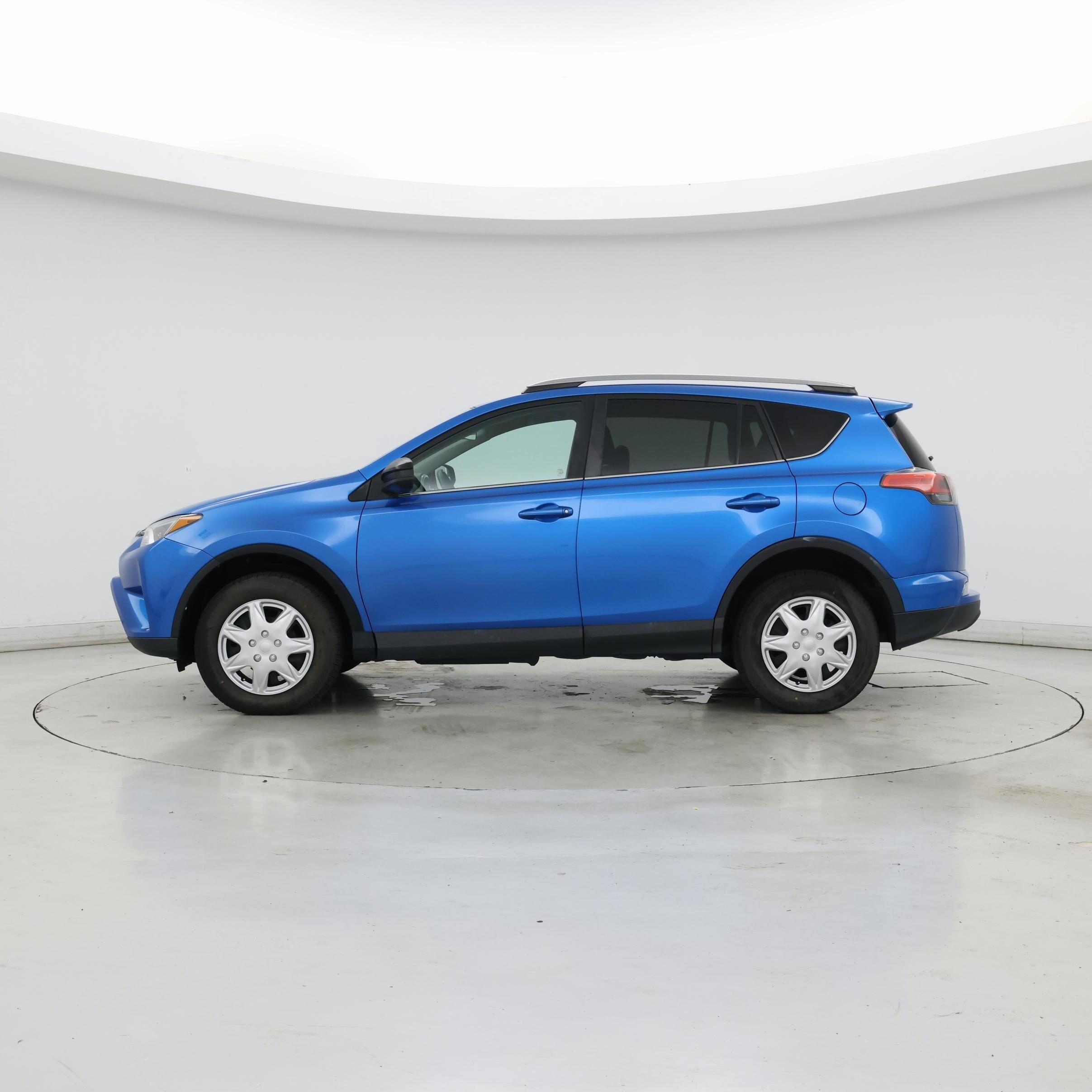 Thumbnail: 2018 Toyota RAV4 - 3