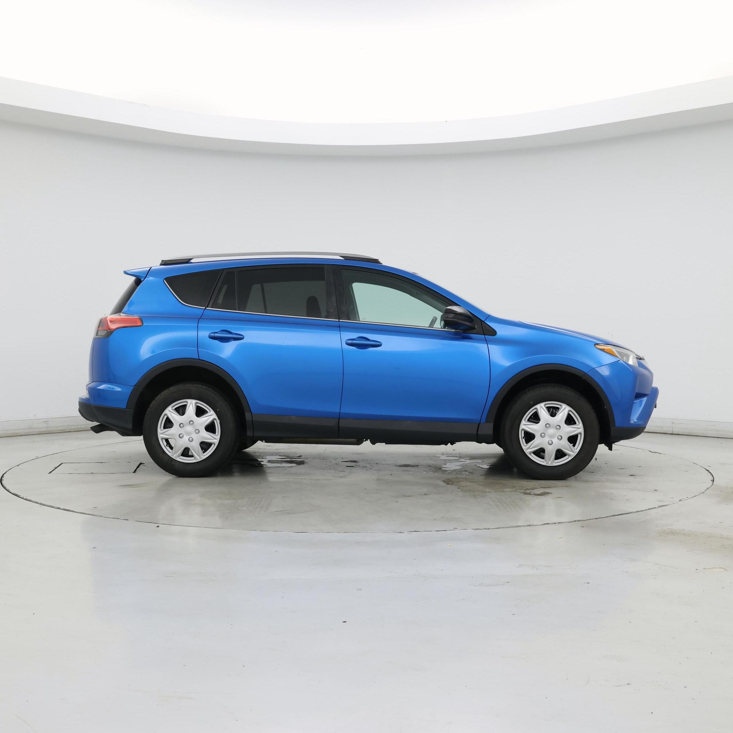 Thumbnail: 2018 Toyota RAV4 - 7