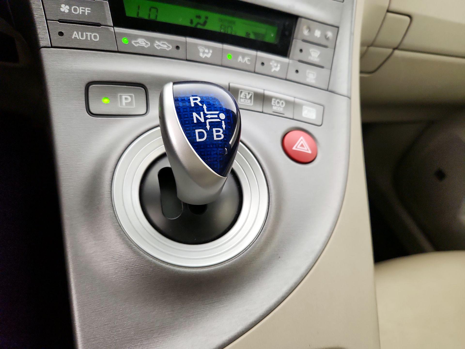 Thumbnail: 2015 Toyota Prius - 18