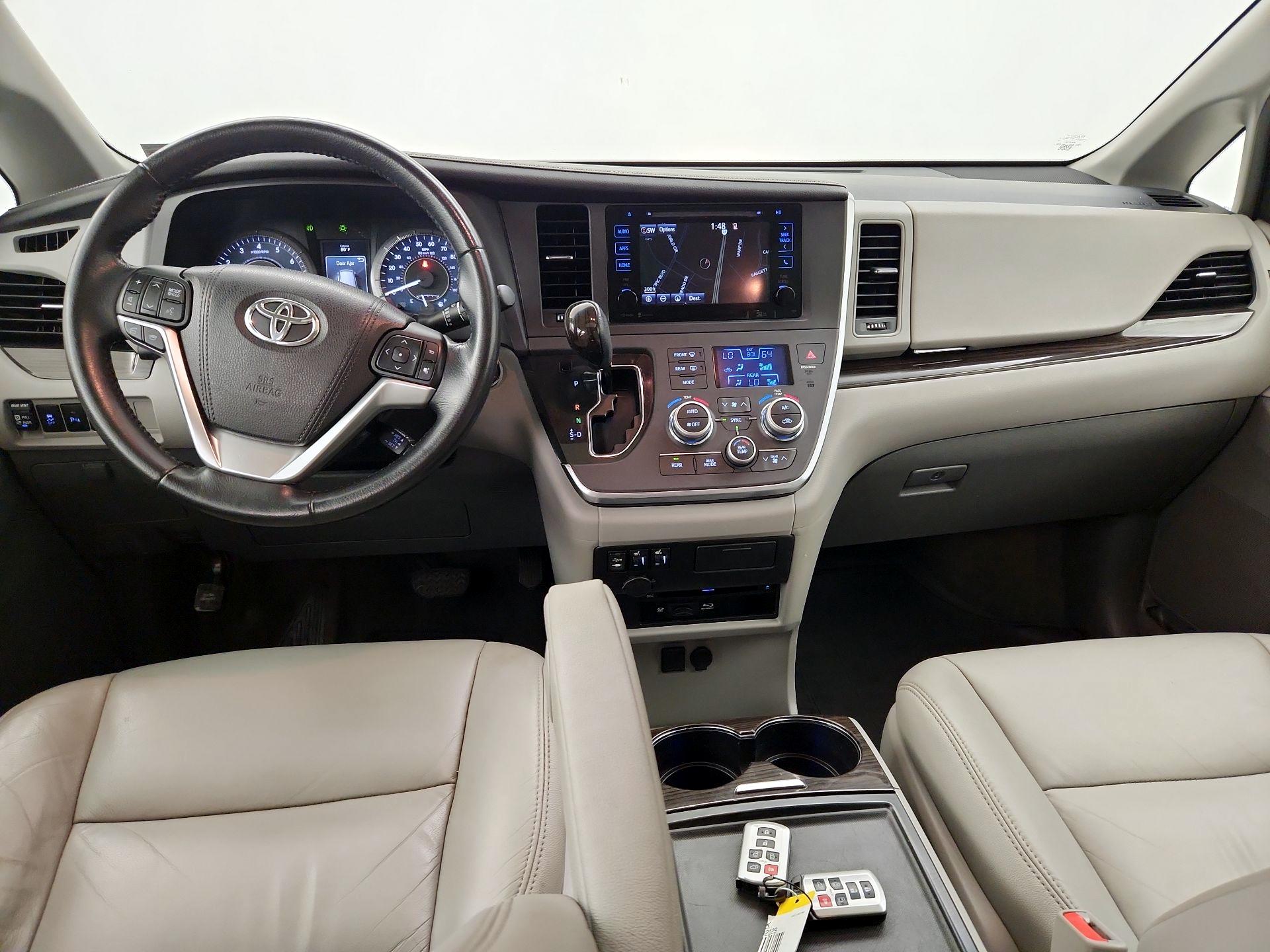 Thumbnail: 2015 Toyota Sienna - 9