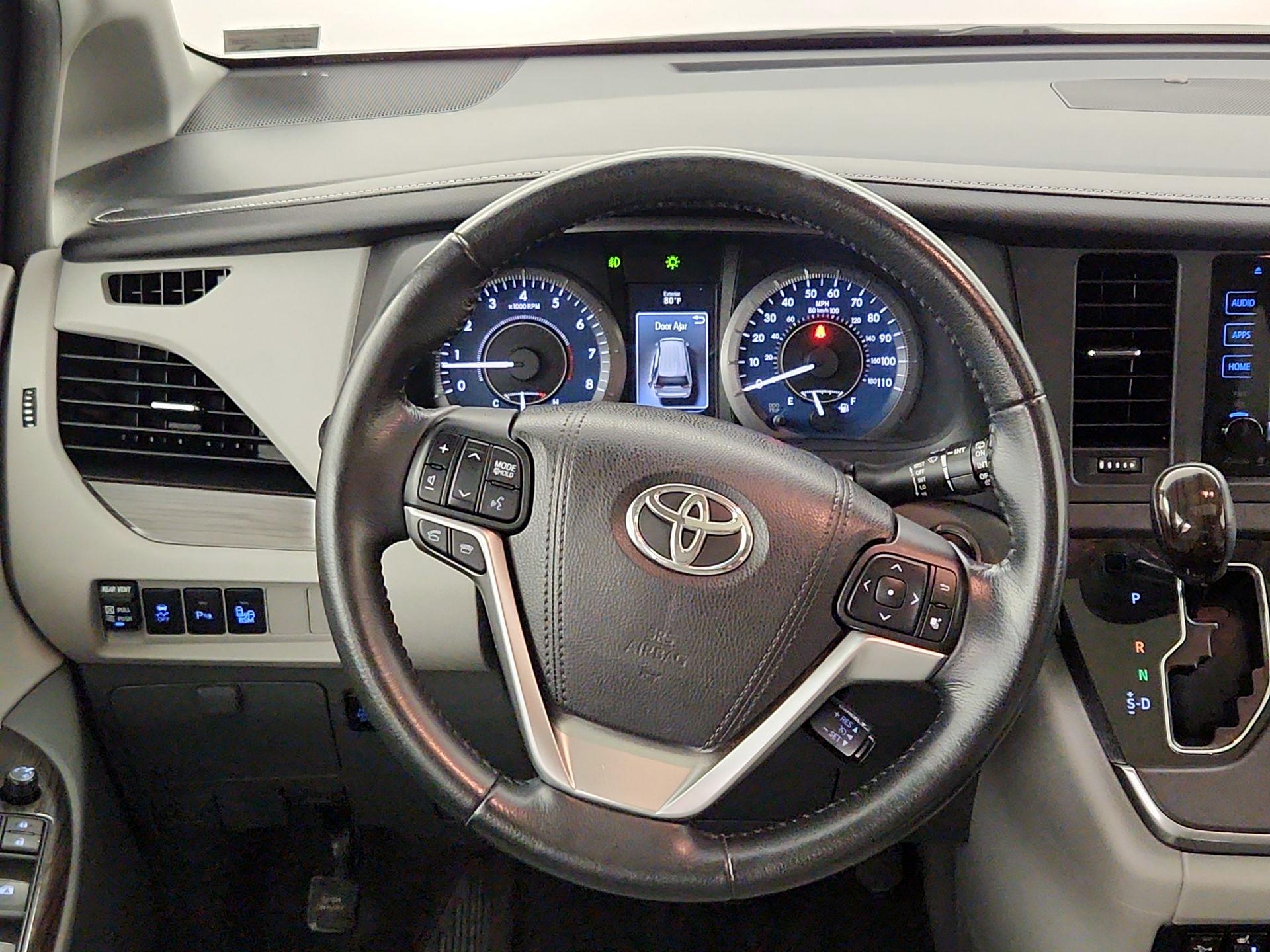 Thumbnail: 2015 Toyota Sienna - 10