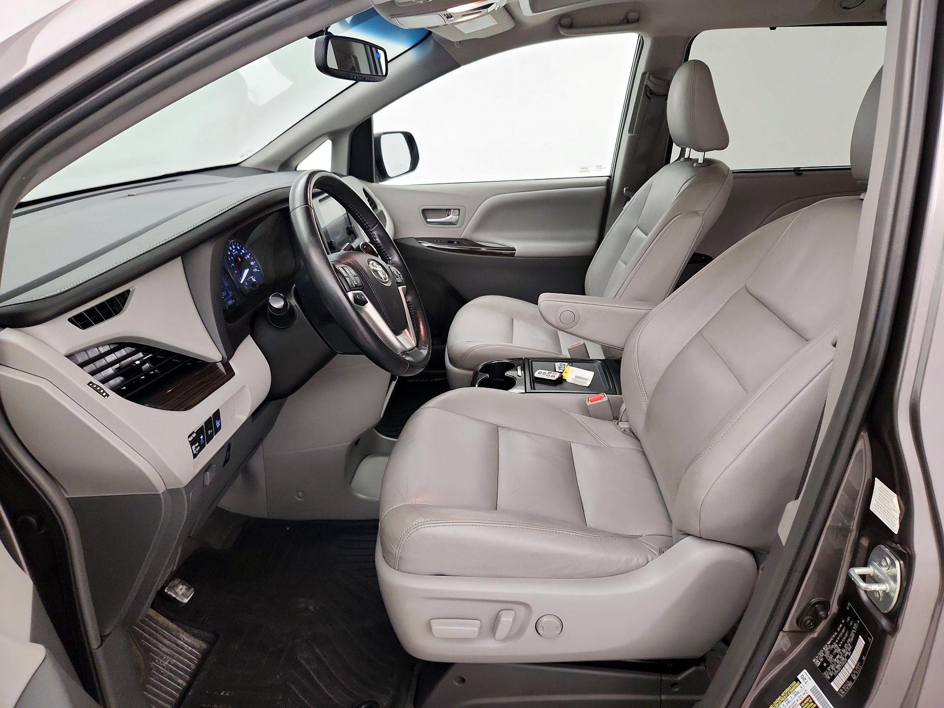 Thumbnail: 2015 Toyota Sienna - 11