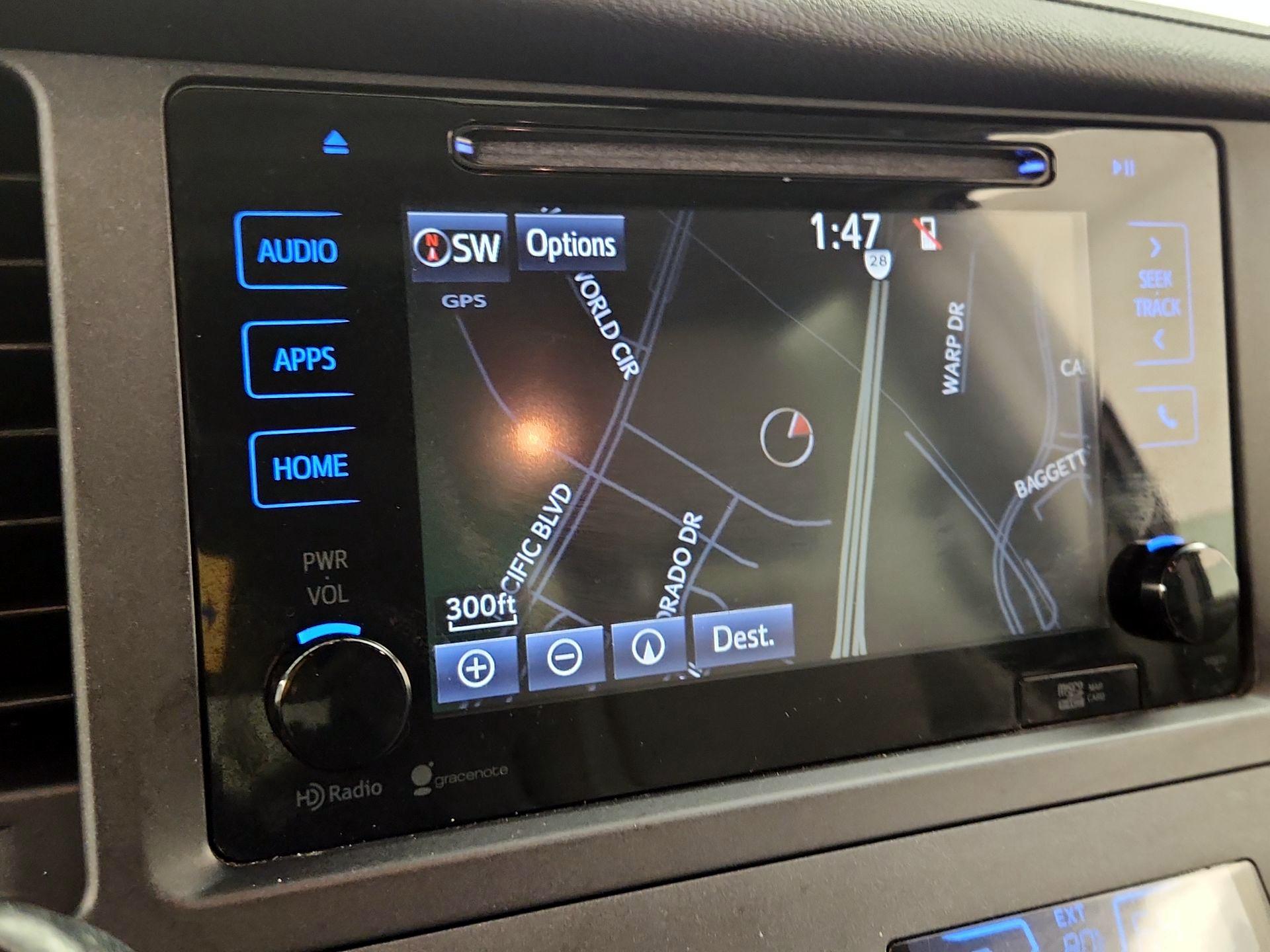 Thumbnail: 2015 Toyota Sienna - 14