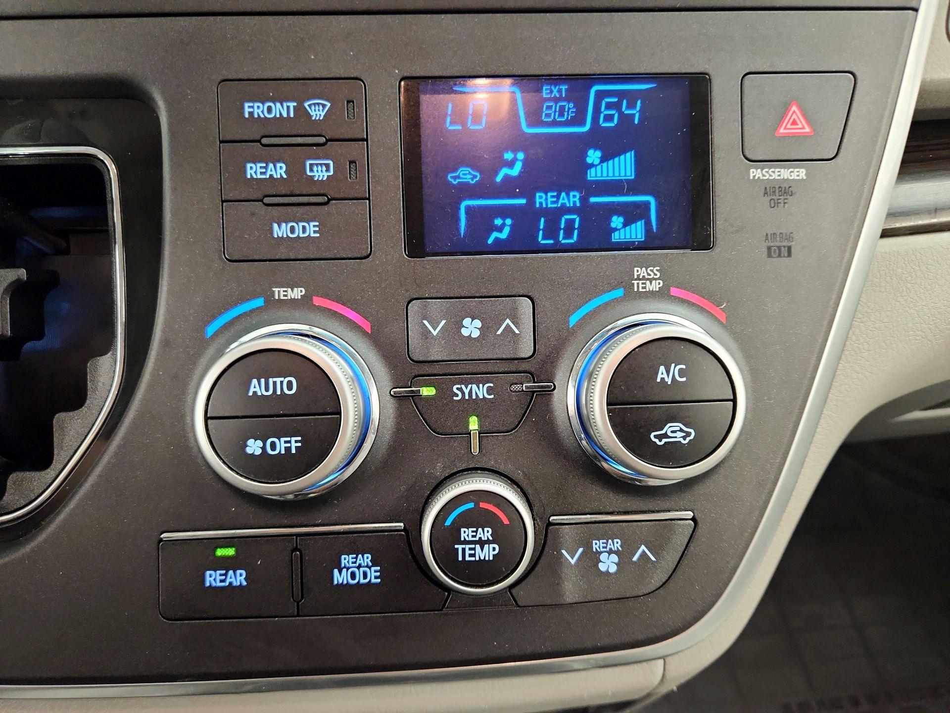 Thumbnail: 2015 Toyota Sienna - 17