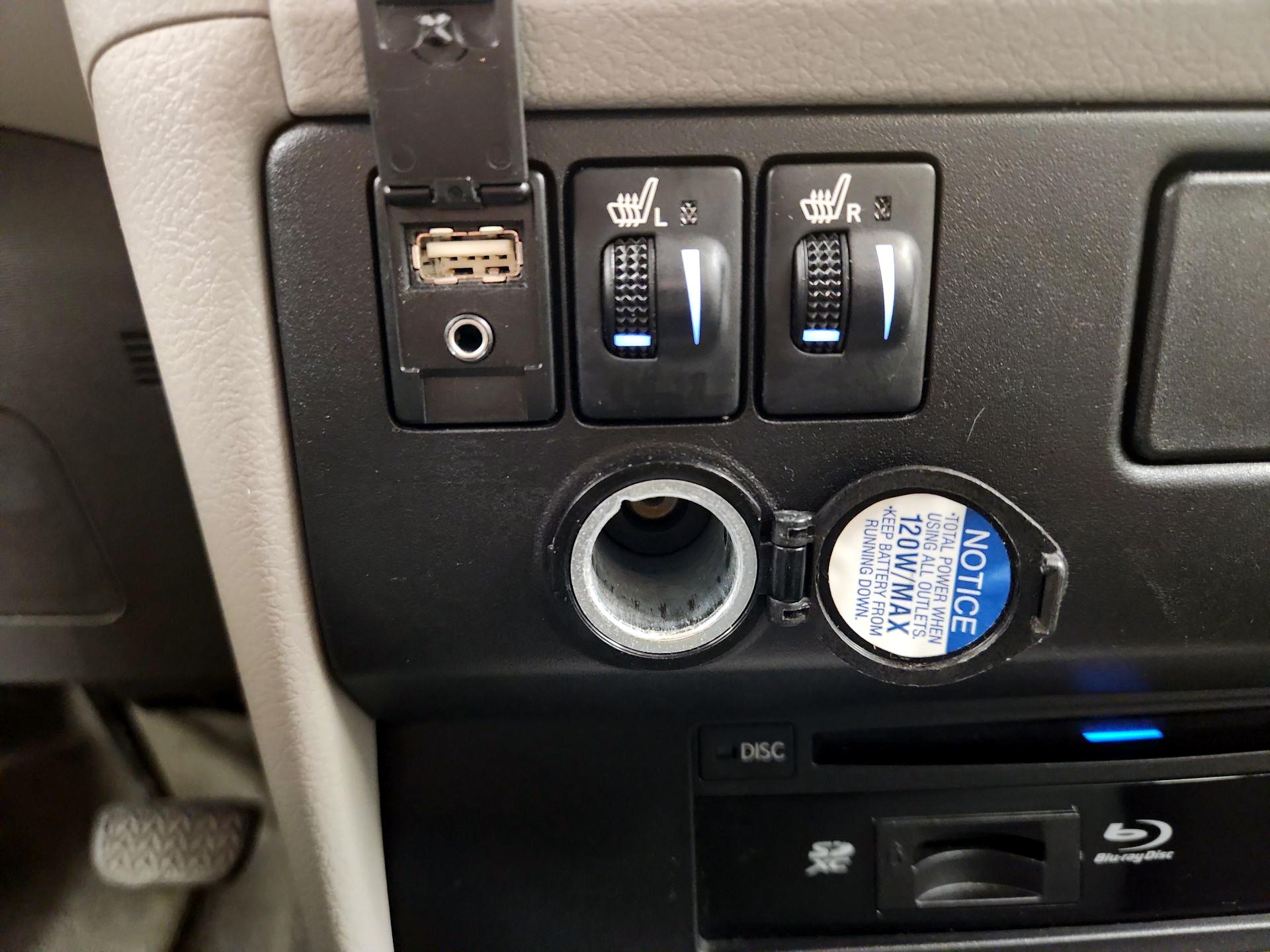 Thumbnail: 2015 Toyota Sienna - 19