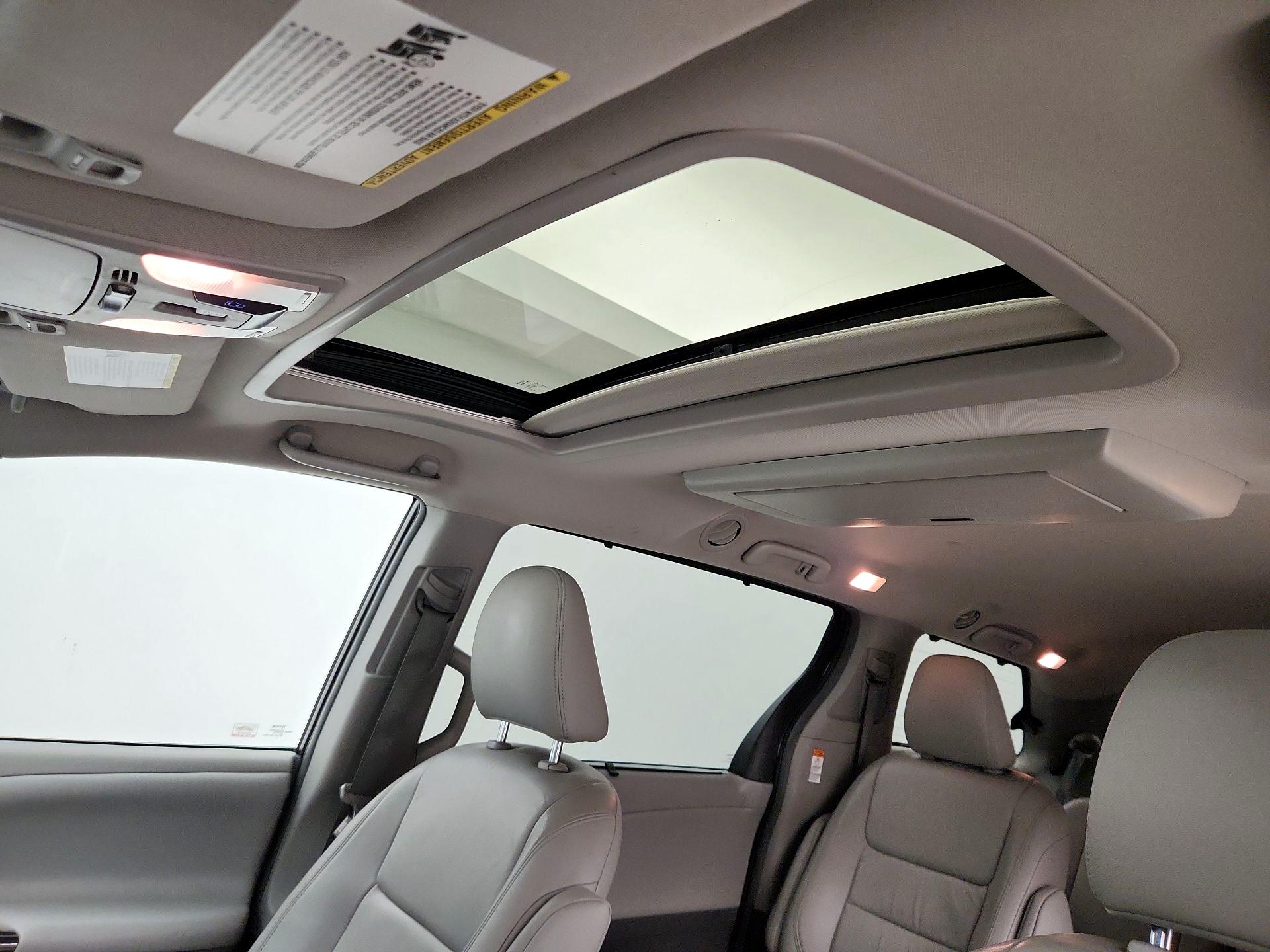 Thumbnail: 2015 Toyota Sienna - 20