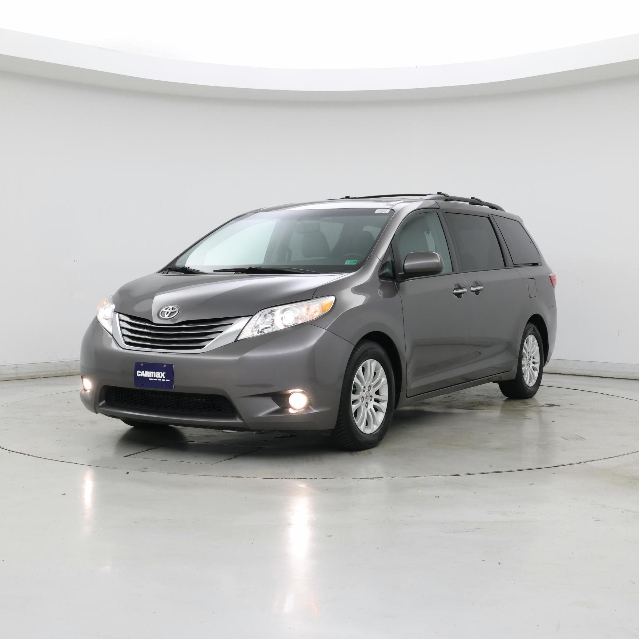 Thumbnail: 2015 Toyota Sienna - 4
