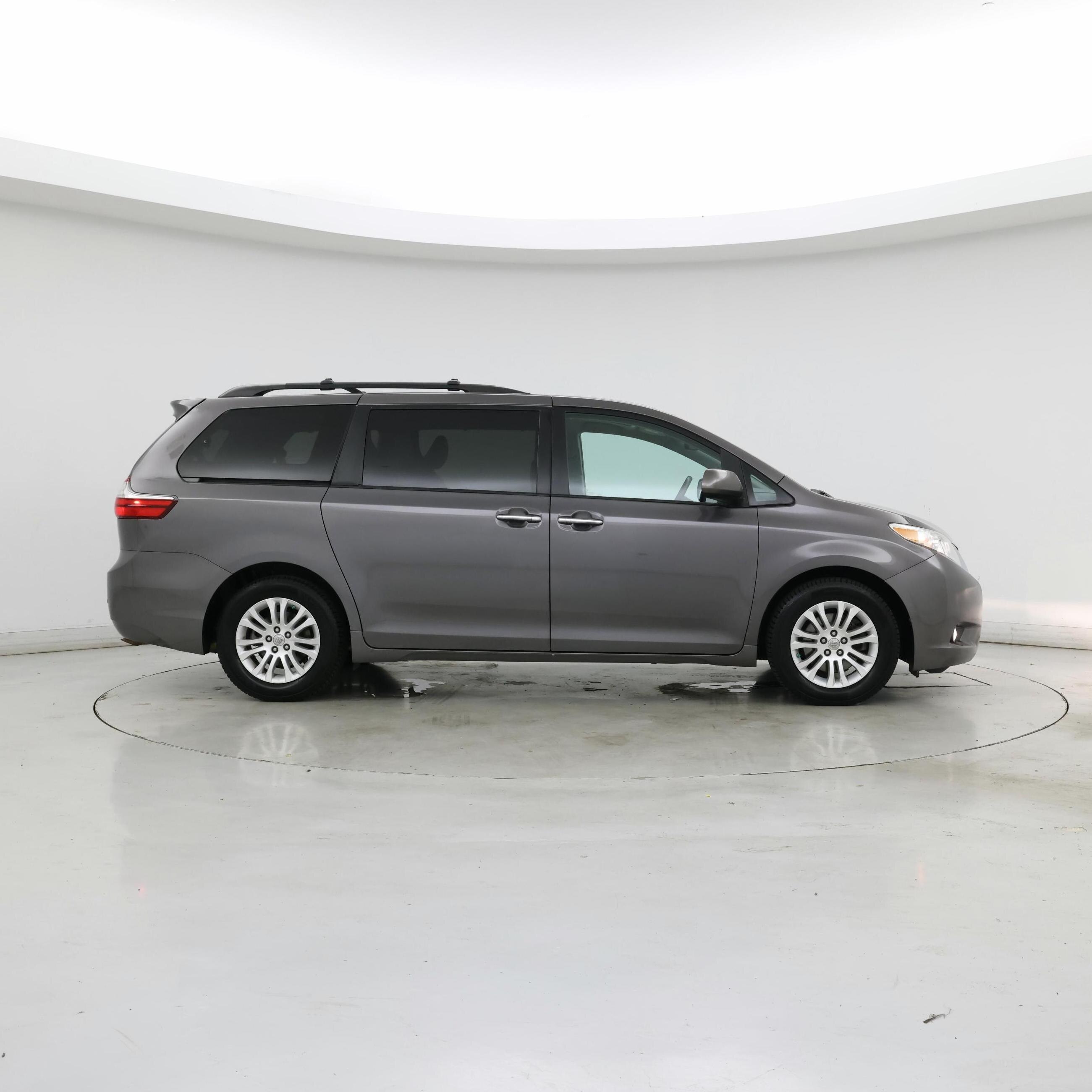 Thumbnail: 2015 Toyota Sienna - 7