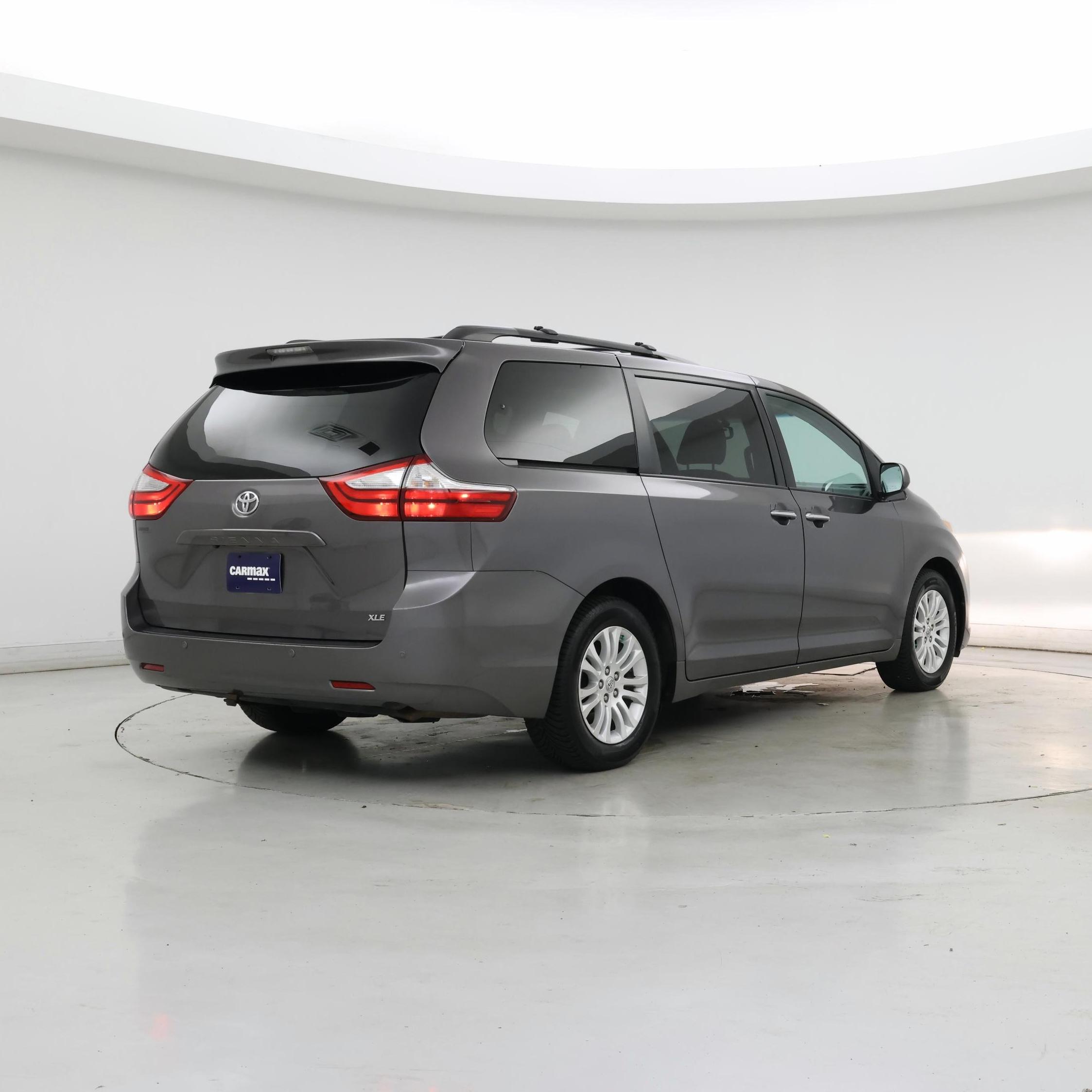 Thumbnail: 2015 Toyota Sienna - 8