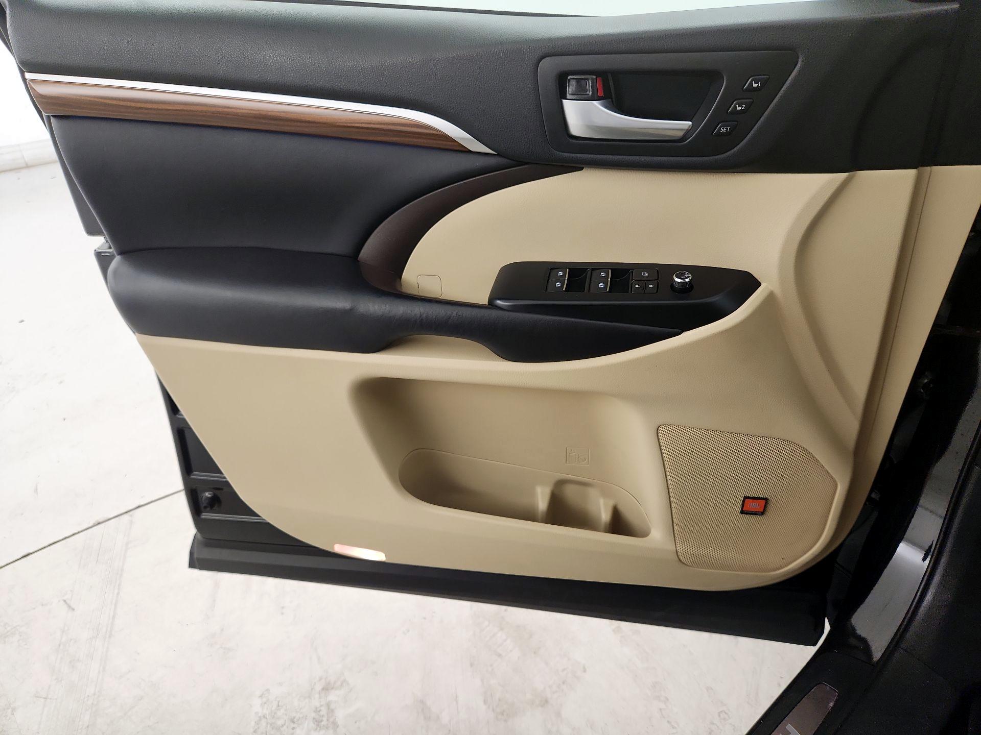 Thumbnail: 2018 Toyota Highlander - 12