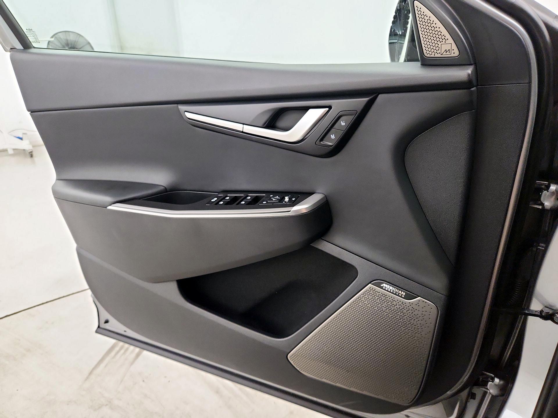 Thumbnail: 2022 Kia EV6 - 12