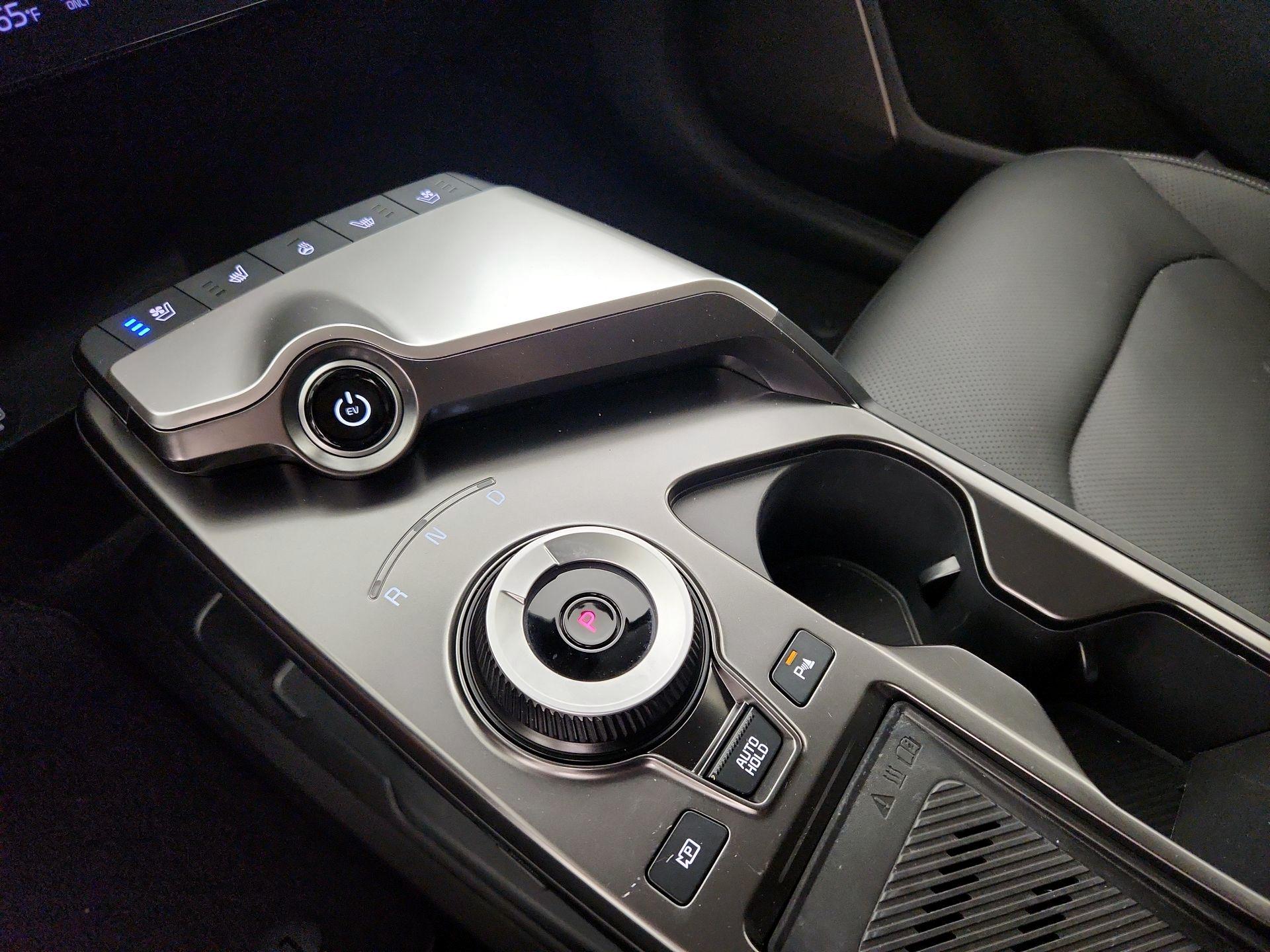 Thumbnail: 2022 Kia EV6 - 18