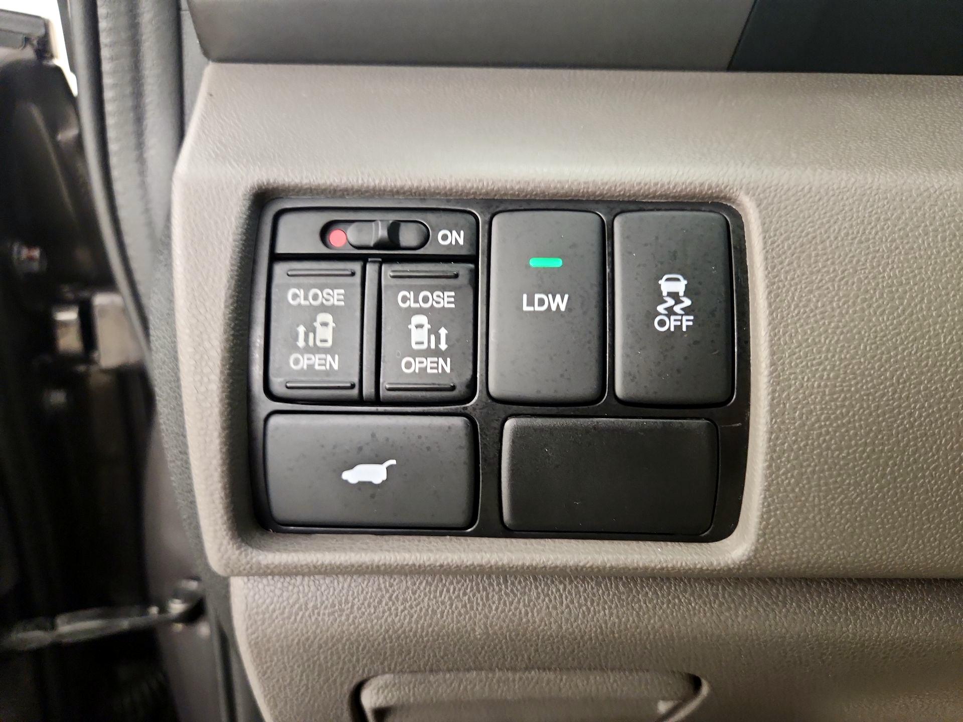 Thumbnail: 2016 Honda Odyssey - 13