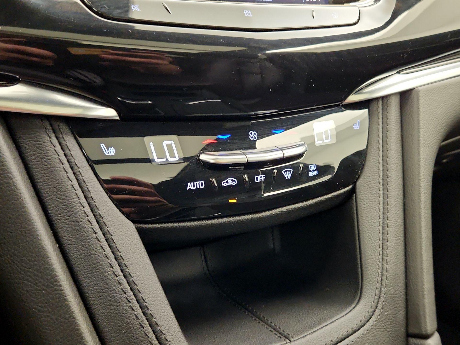 Thumbnail: 2021 Cadillac XT6 - 17